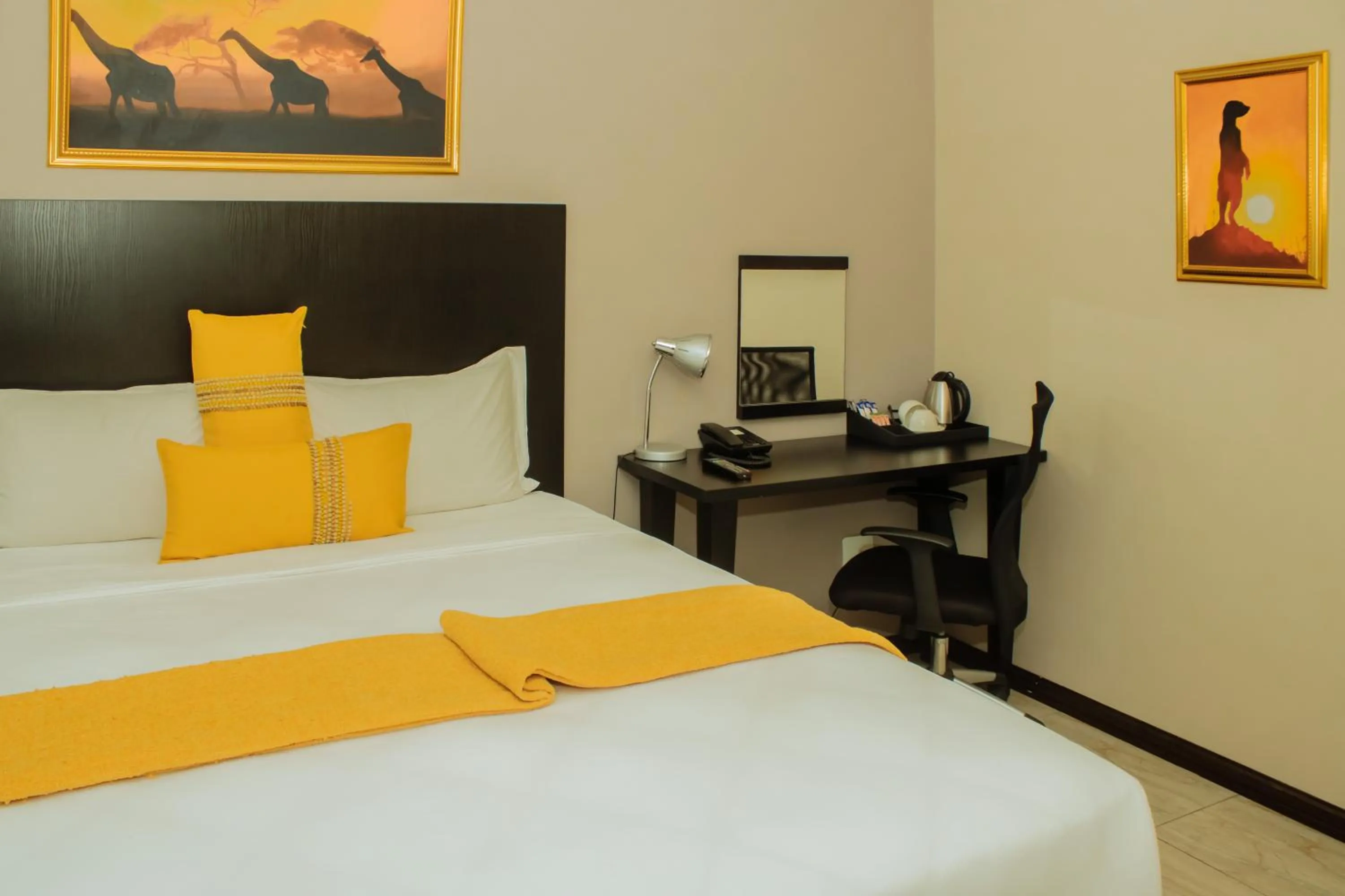 Bedroom, Bed in Heavenly Boutique Hotel