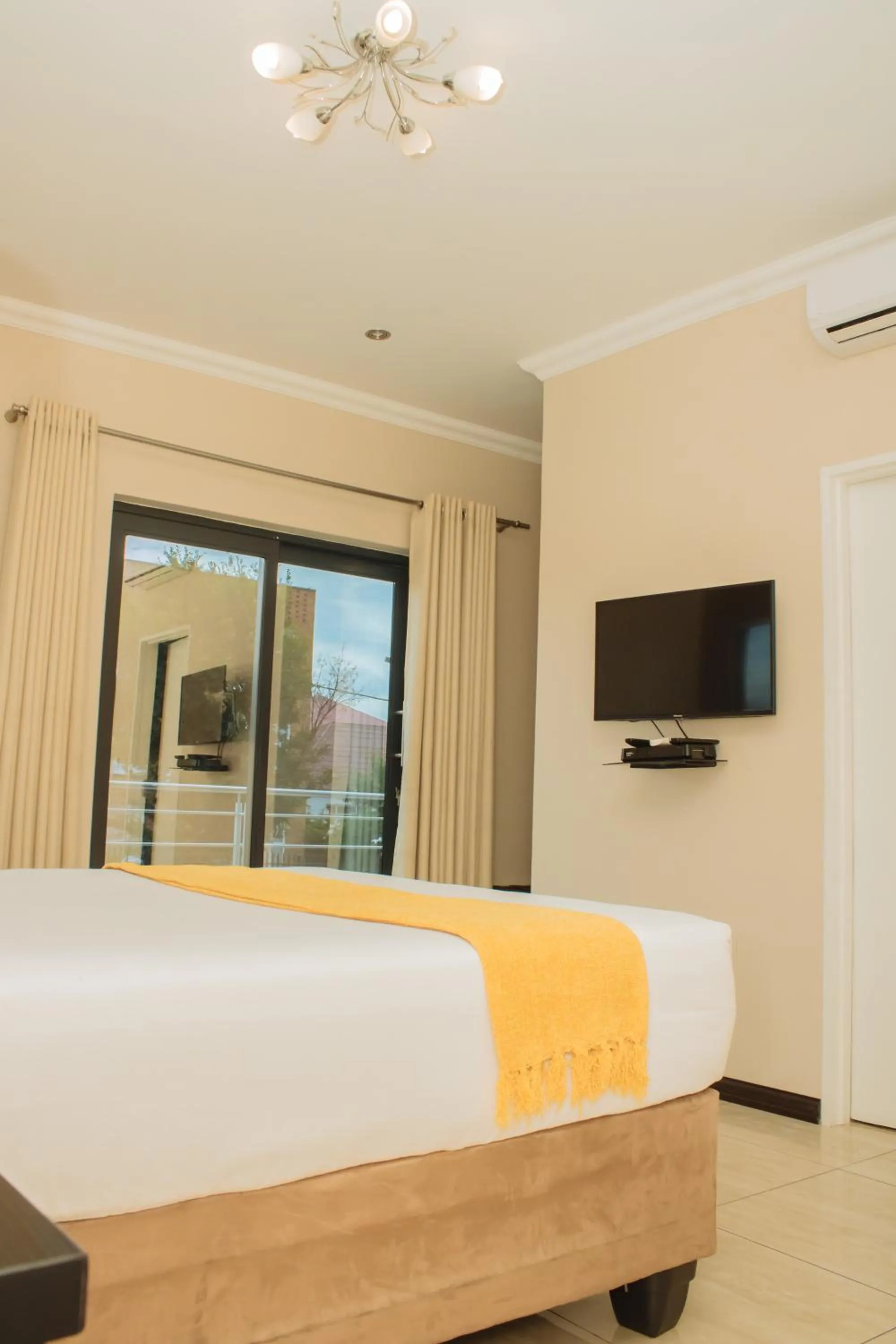 Bedroom, Bed in Heavenly Boutique Hotel