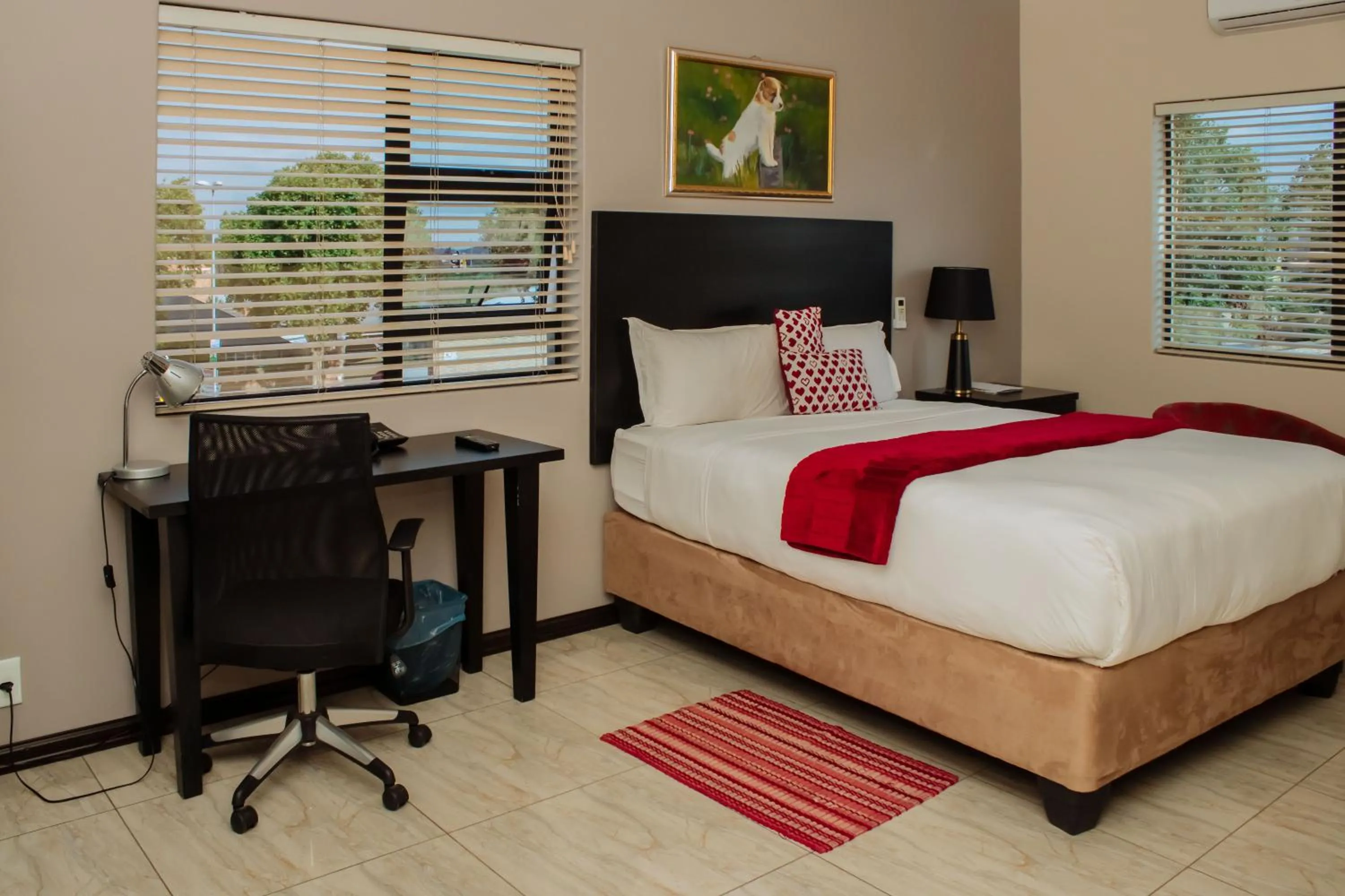 Bedroom, Bed in Heavenly Boutique Hotel