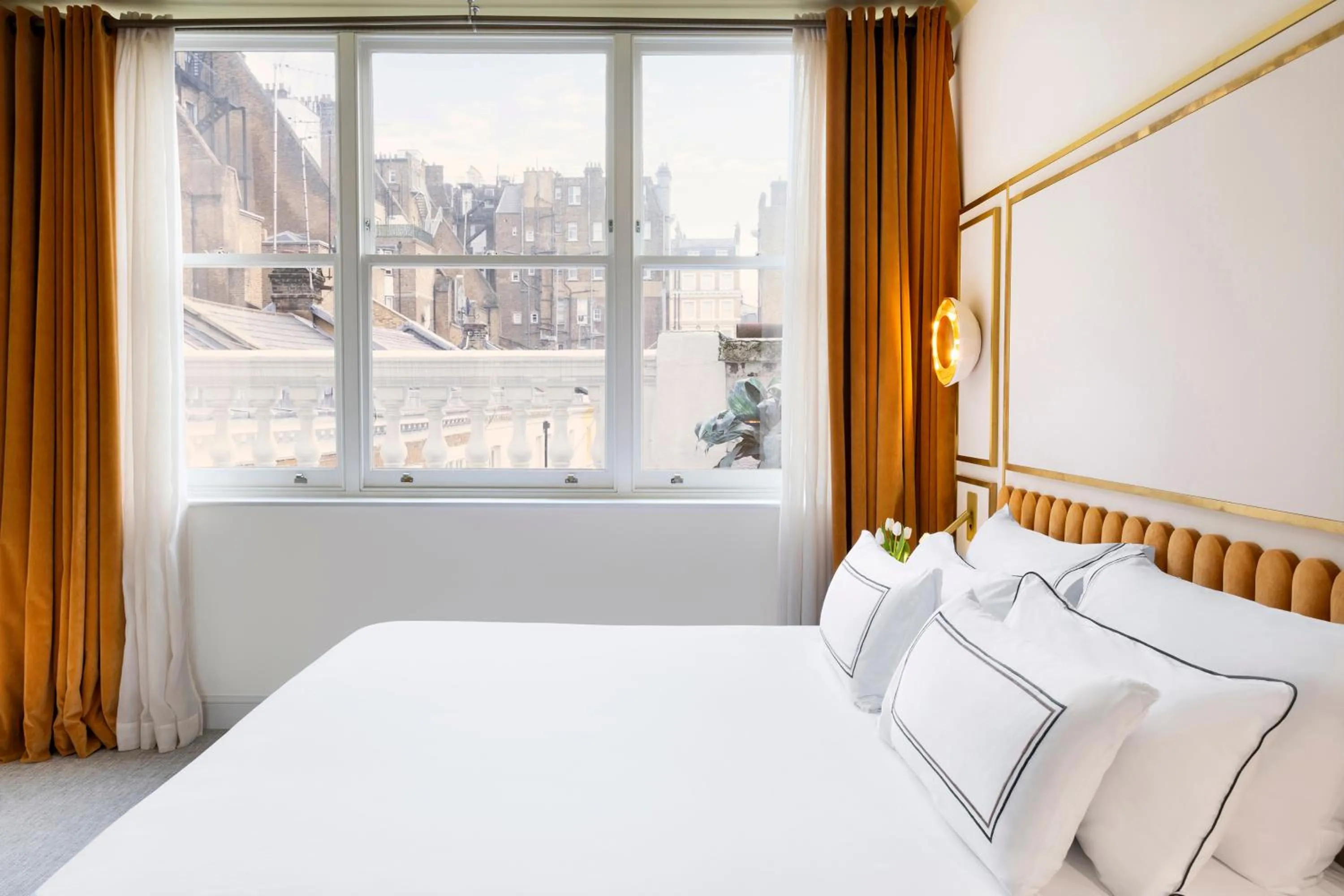 Bed in Meliá London Kensington Member of Meliá Collection