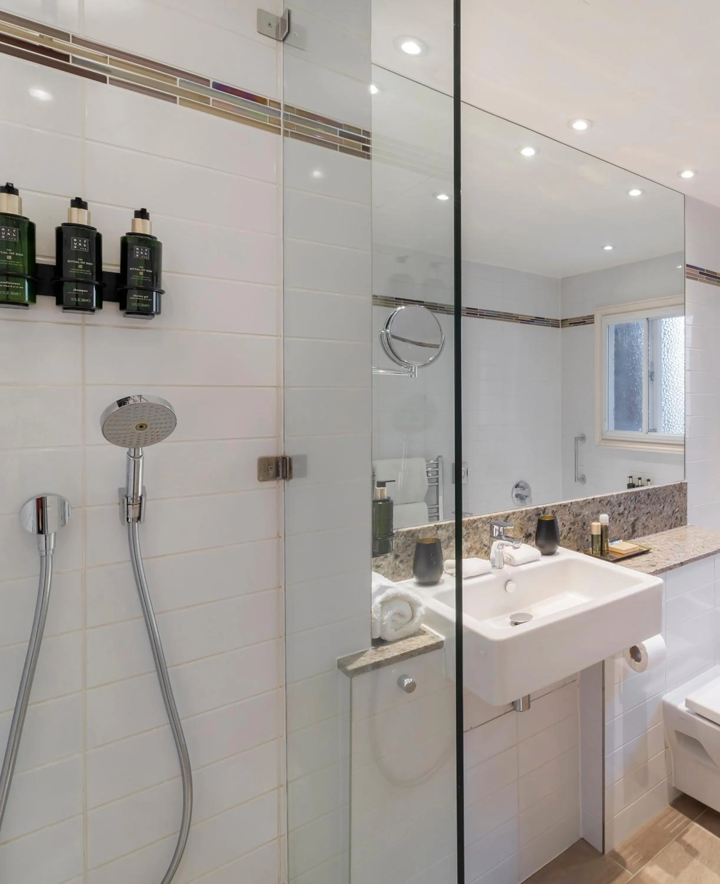 Bathroom in Meliá London Kensington Member of Meliá Collection