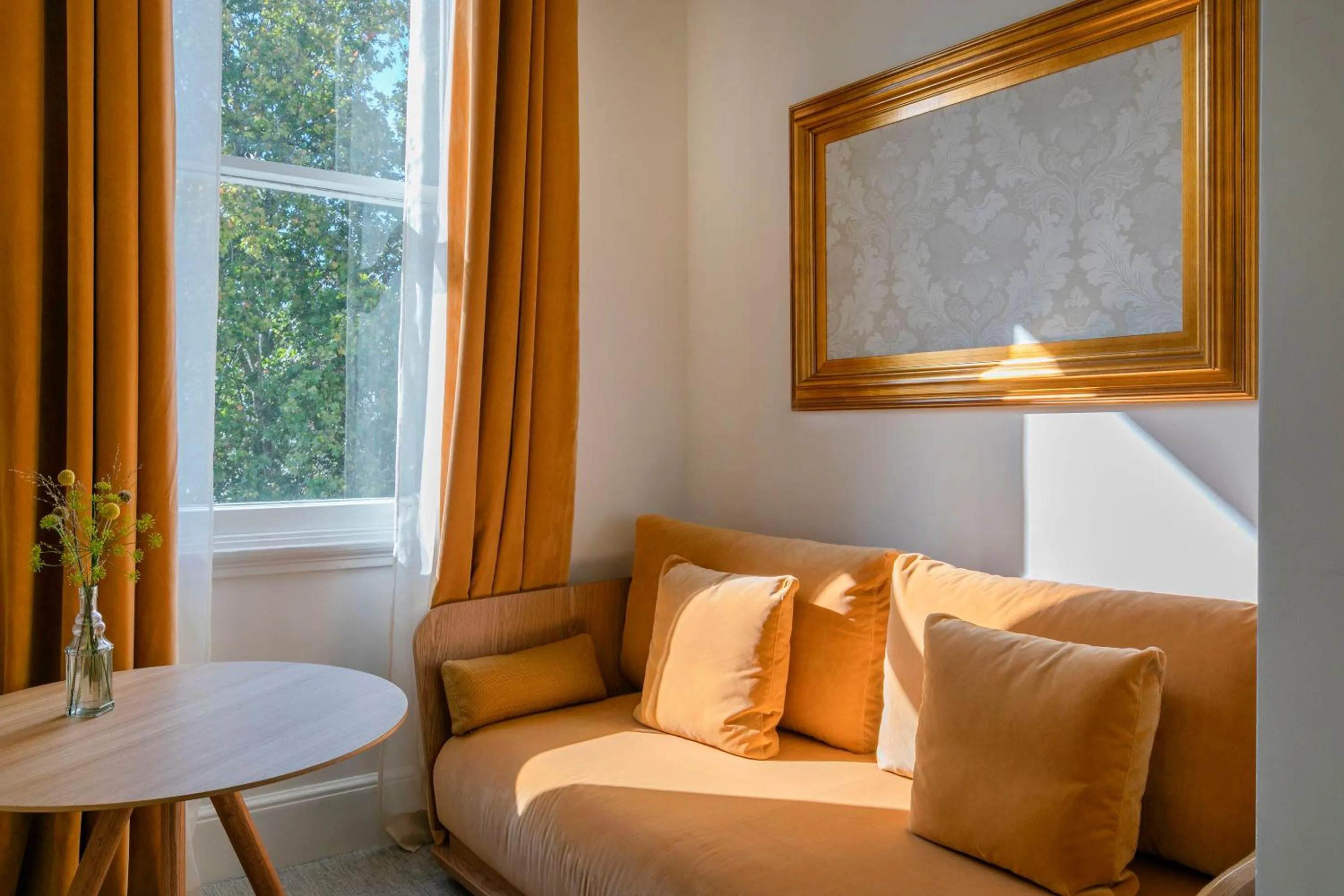 Living room in Meliá London Kensington Member of Meliá Collection