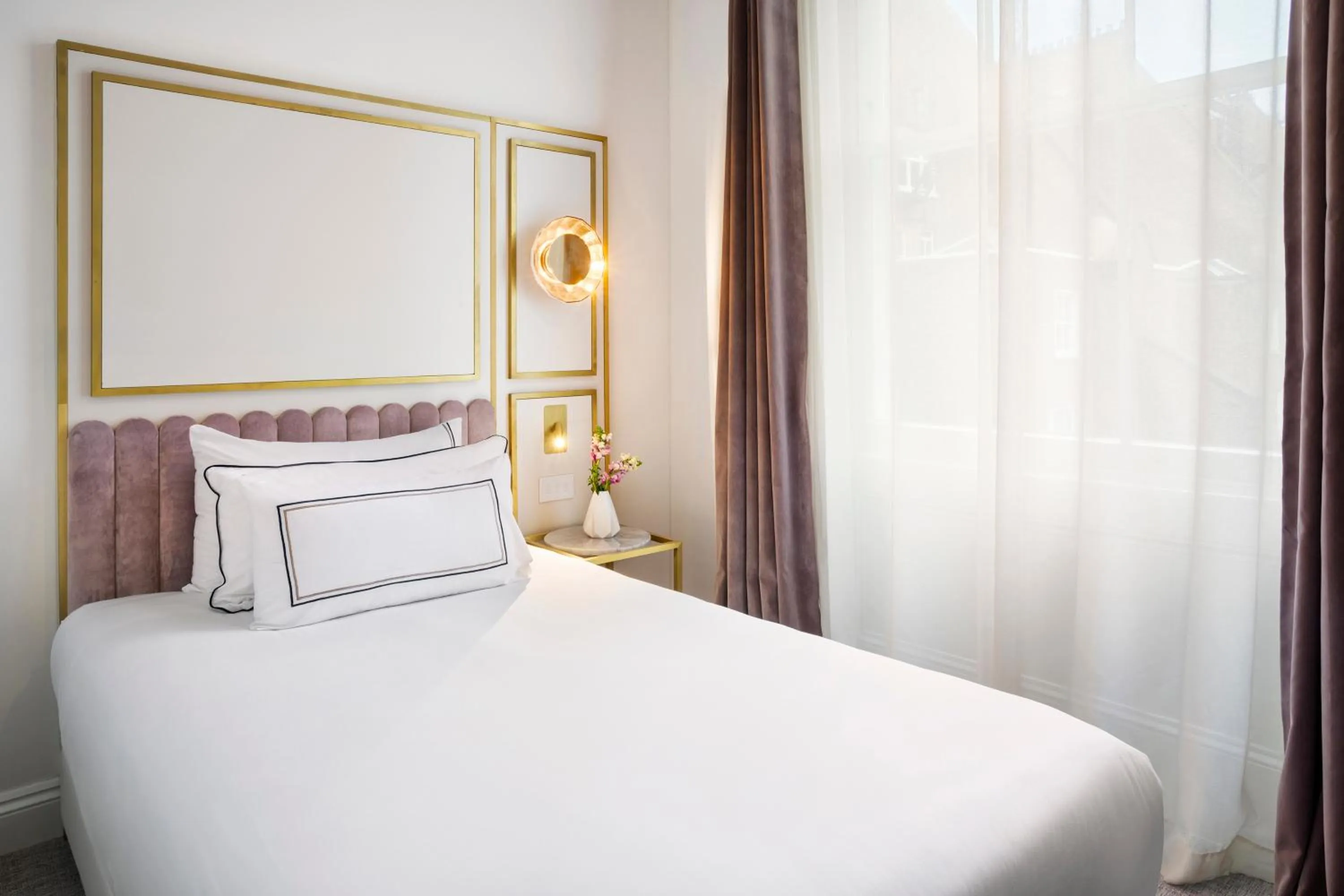 Bed in Meliá London Kensington Member of Meliá Collection