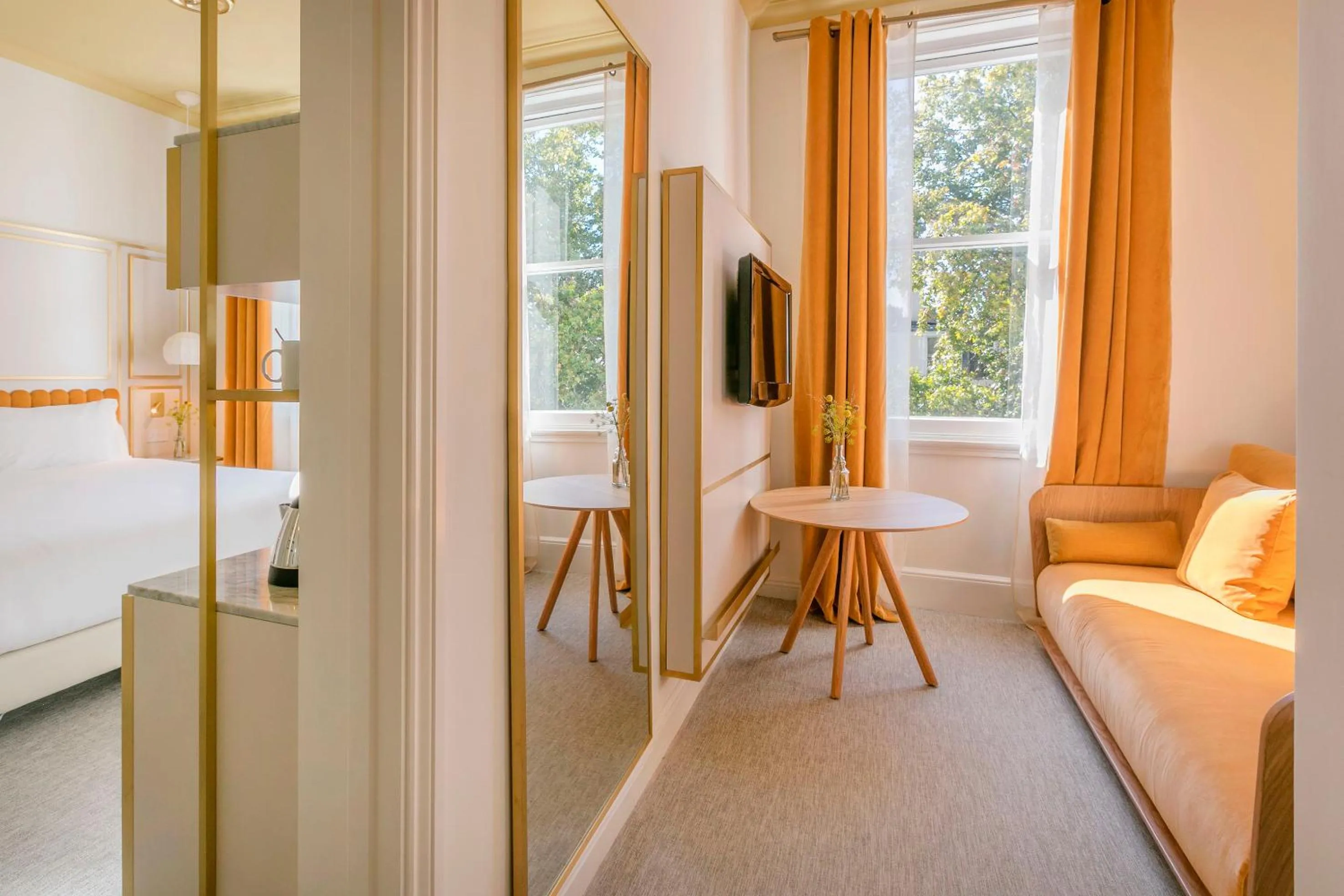 TV and multimedia, Bed in Meliá London Kensington Member of Meliá Collection