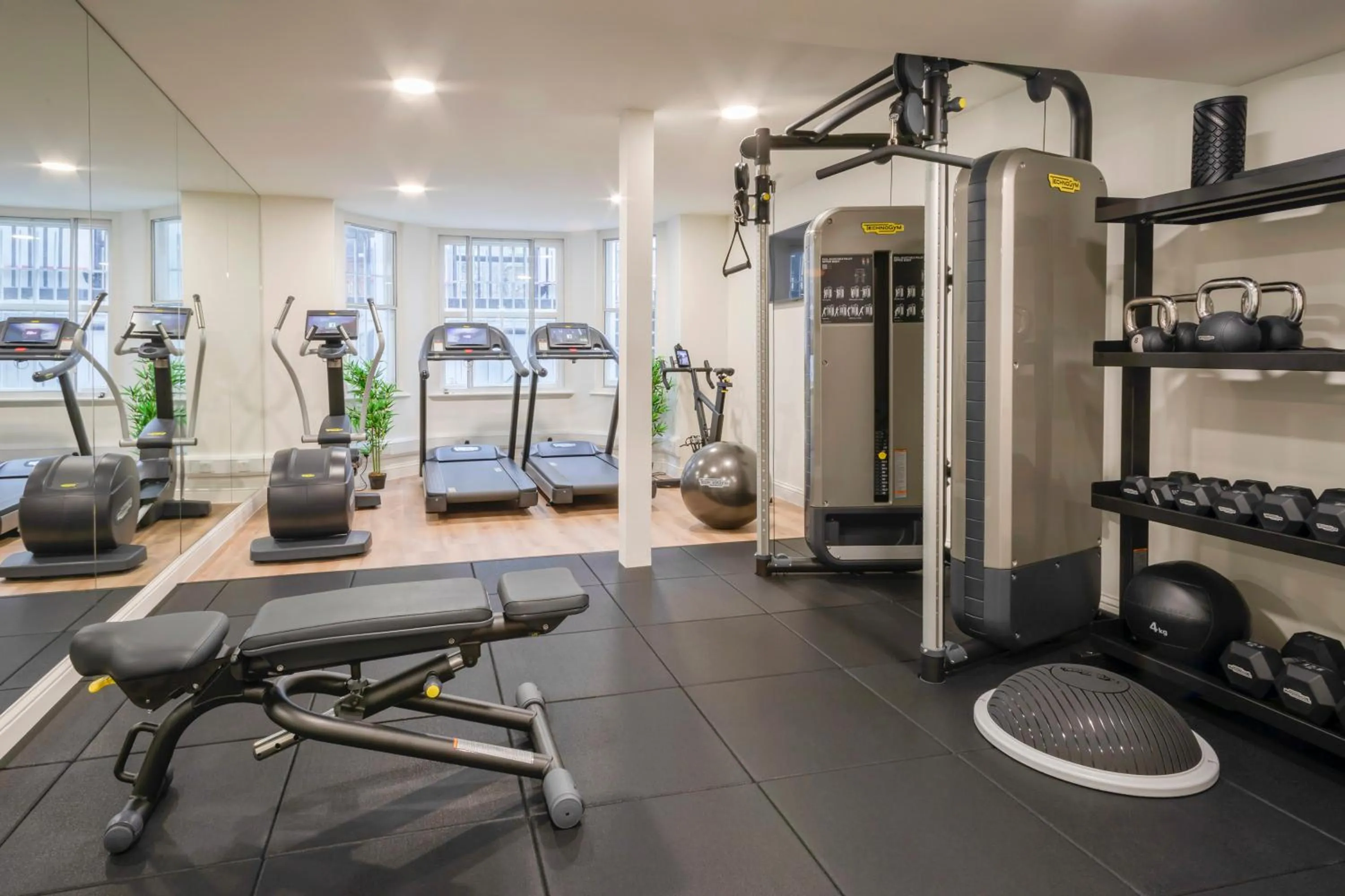 Fitness centre/facilities in Meliá London Kensington Member of Meliá Collection
