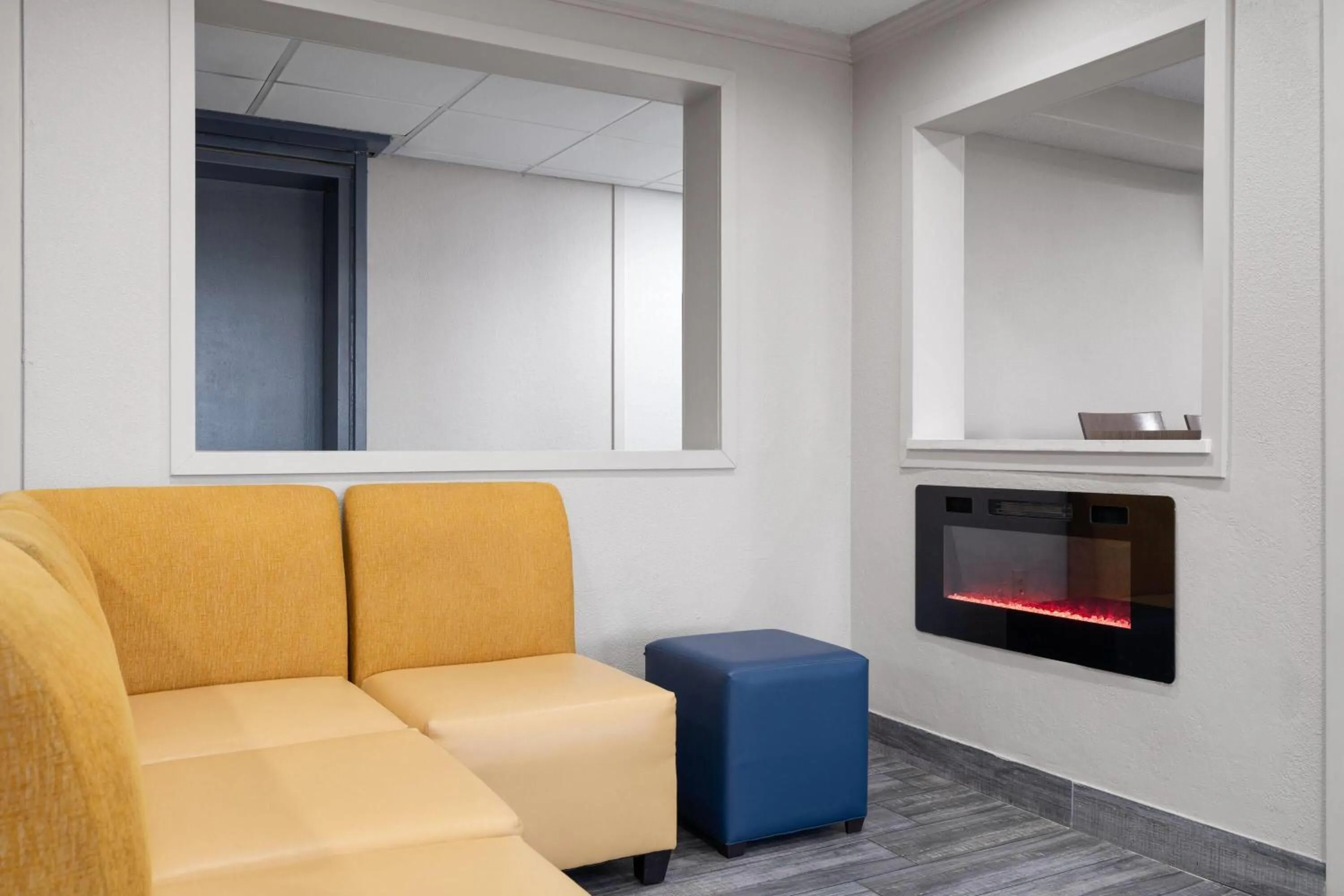 Lobby or reception in Days Inn by Wyndham Davenport