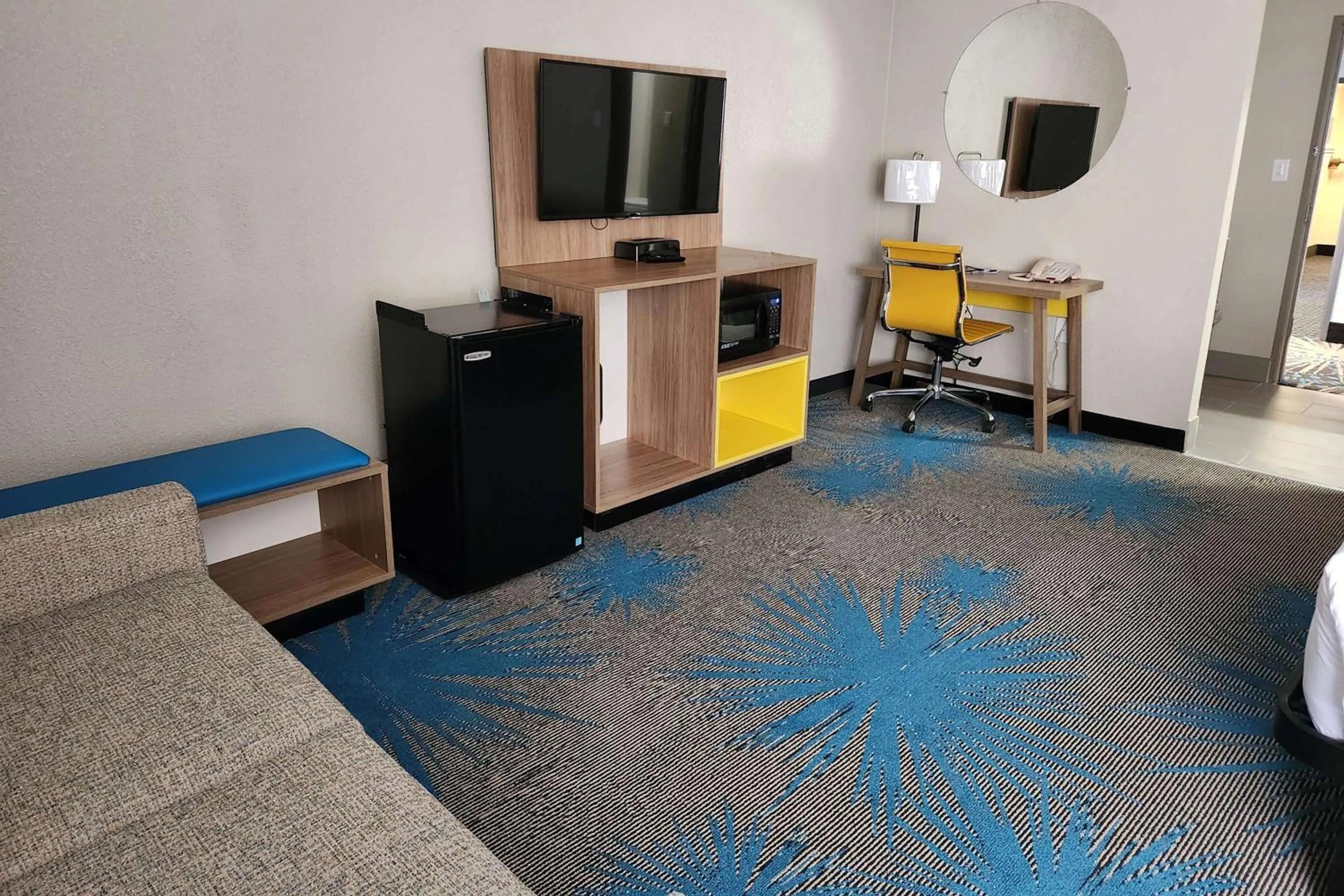 Photo of the whole room in Days Inn by Wyndham Davenport