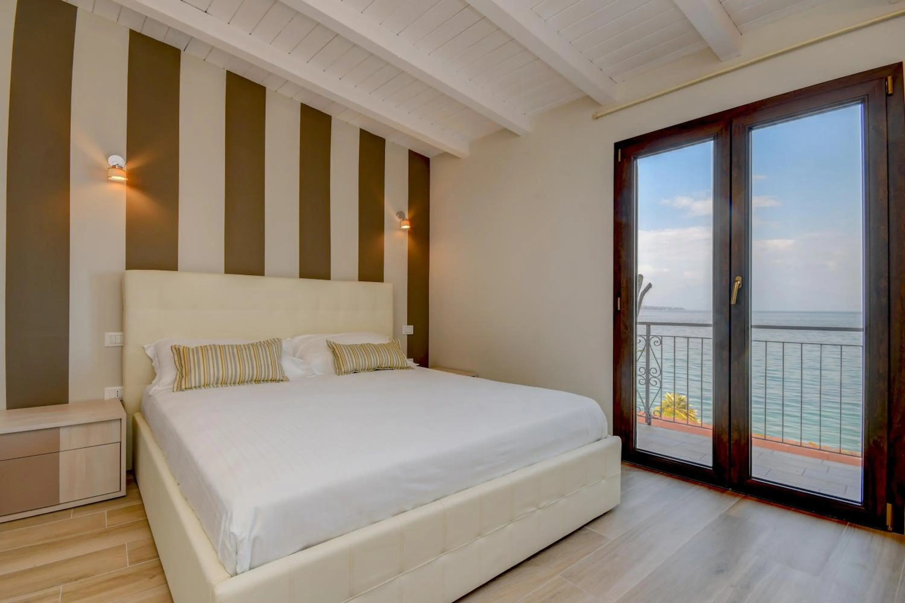 Bedroom, Bed in VILLA GARUTI VILLAGE