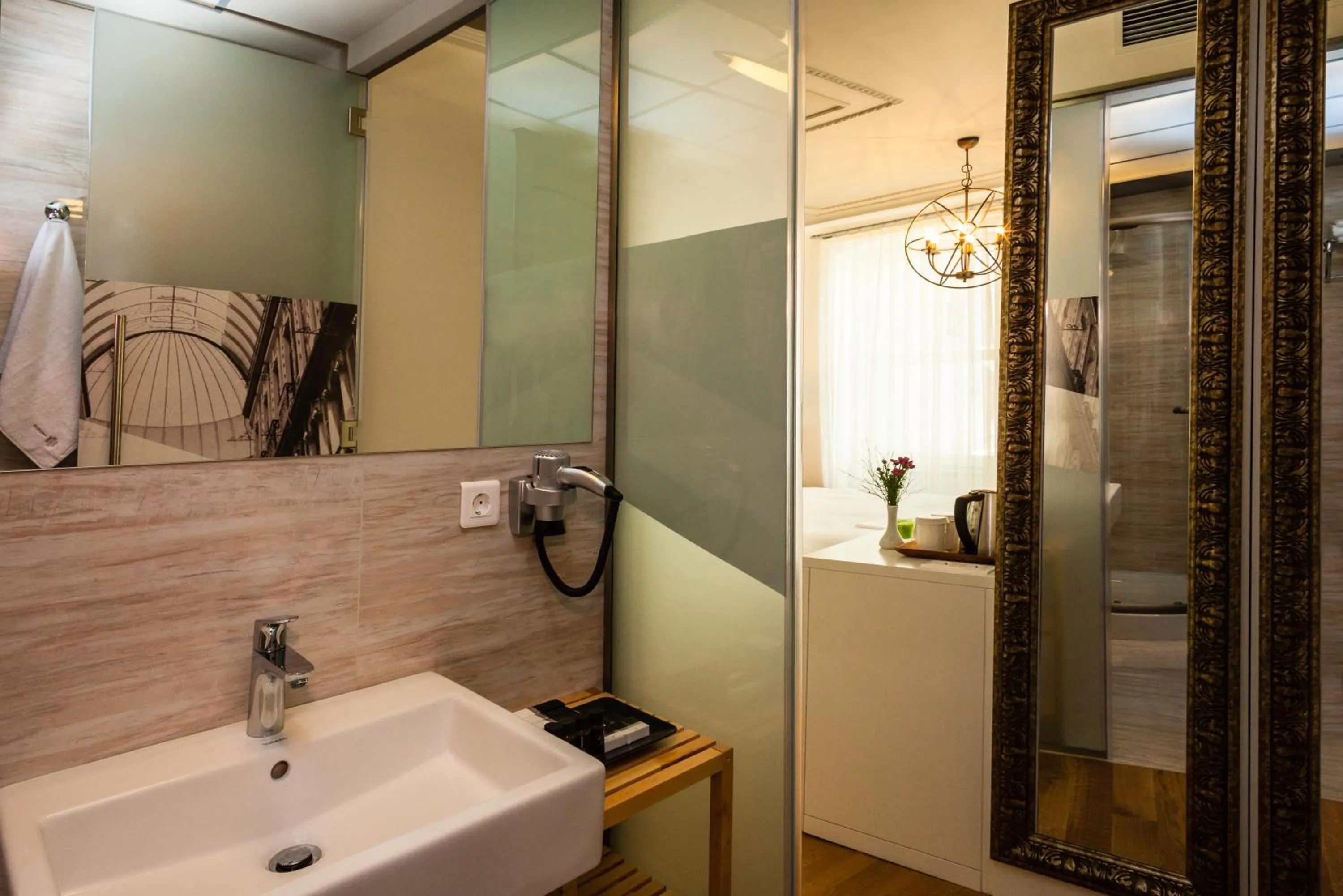 Shower in Pino Verde Hotel