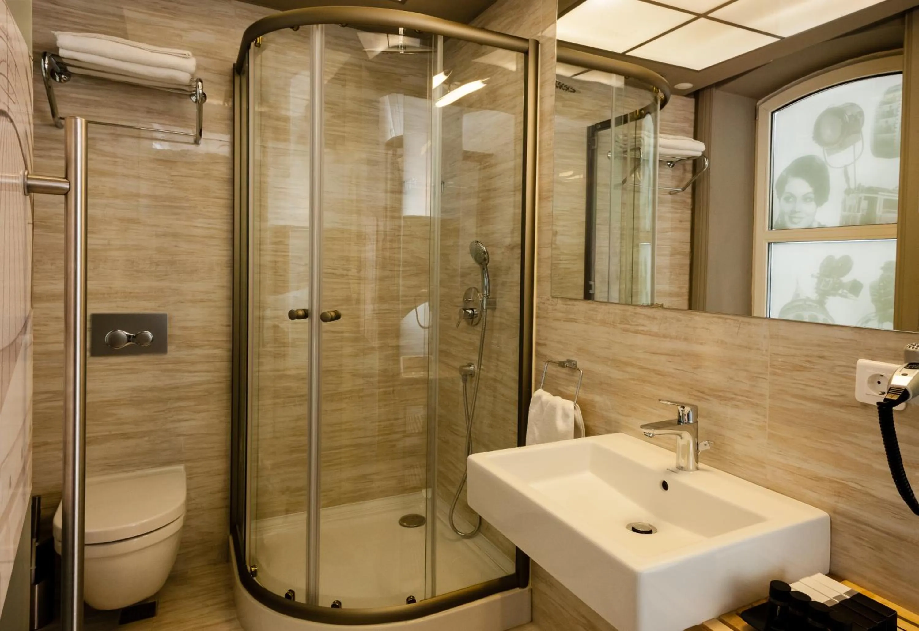 Shower in Pino Verde Hotel