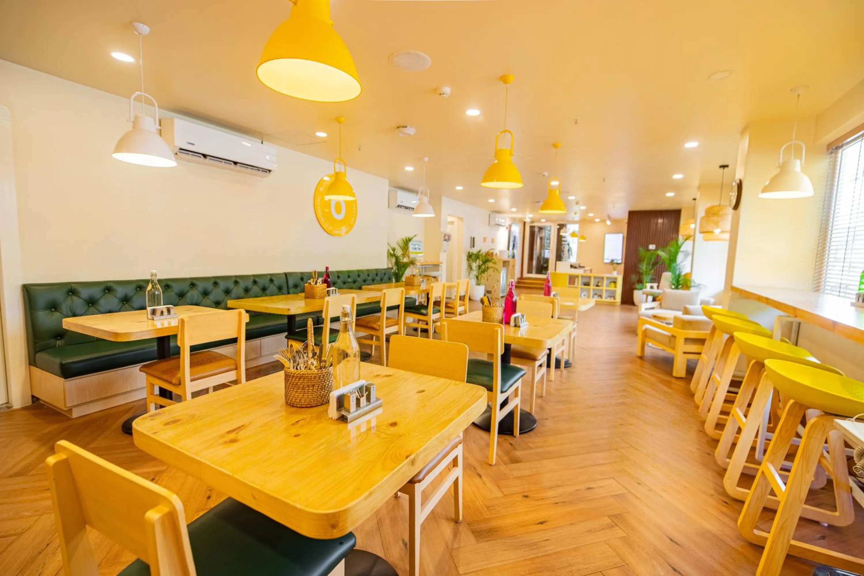 Restaurant/places to eat in Bloom Hotel - Richmond Road