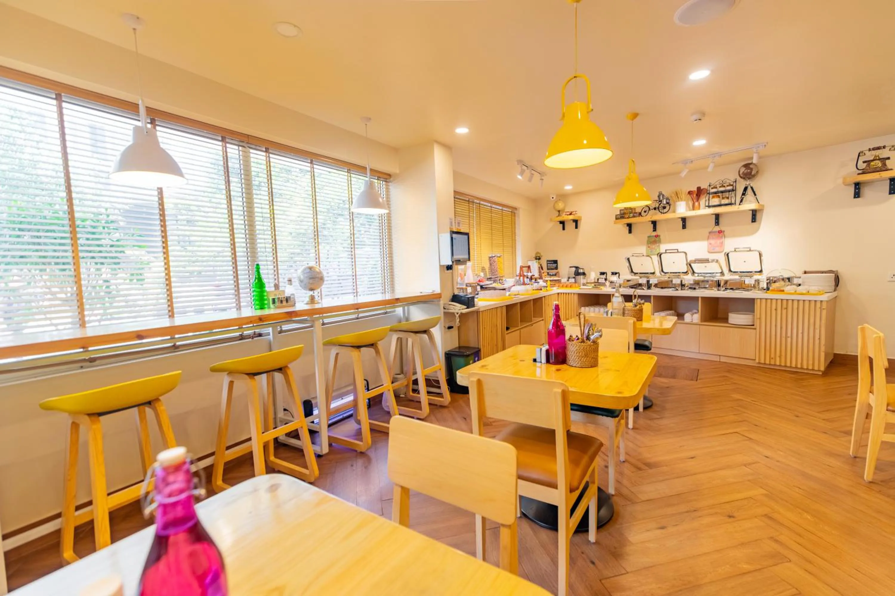 Restaurant/places to eat in Bloom Hotel - Richmond Road