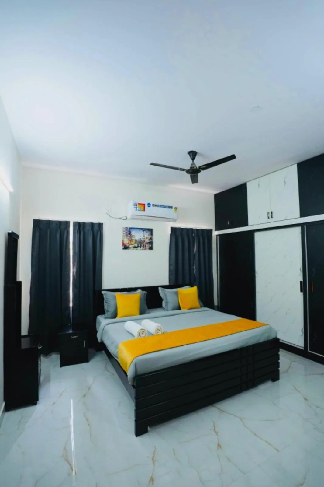 Bed in Yellow Bells Serviced Apartments Hitech City