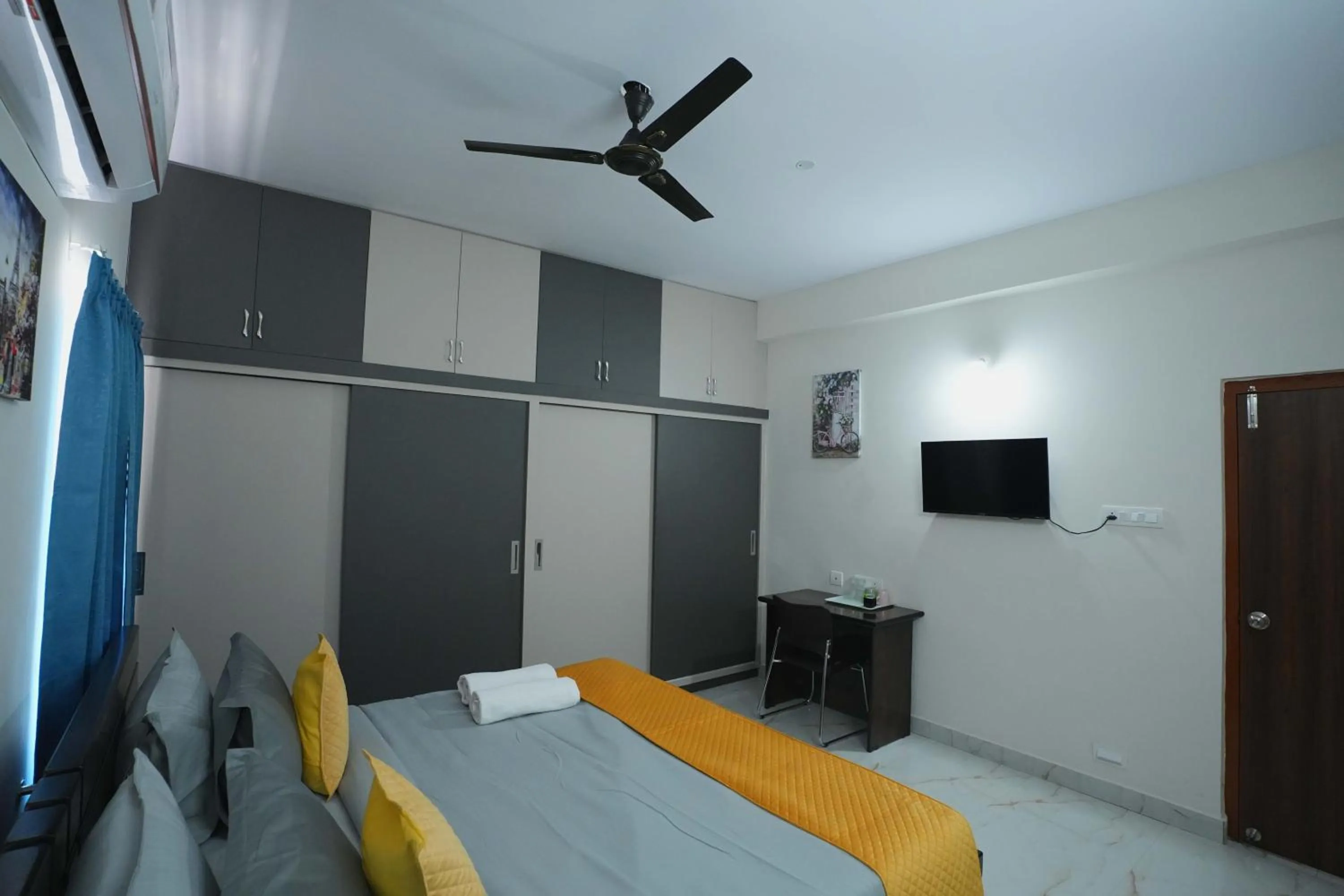 Bed in Yellow Bells Serviced Apartments Hitech City