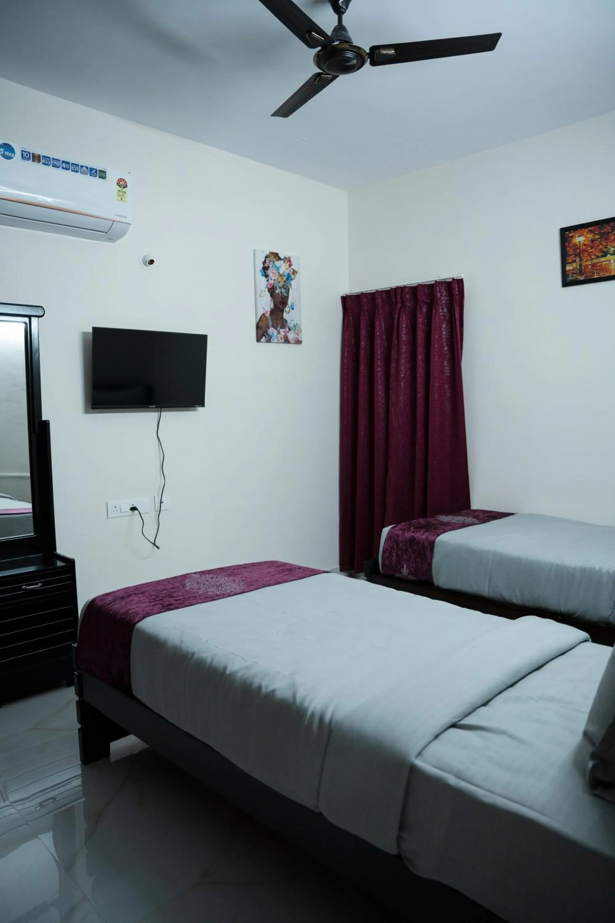 Bed in Yellow Bells Serviced Apartments Hitech City