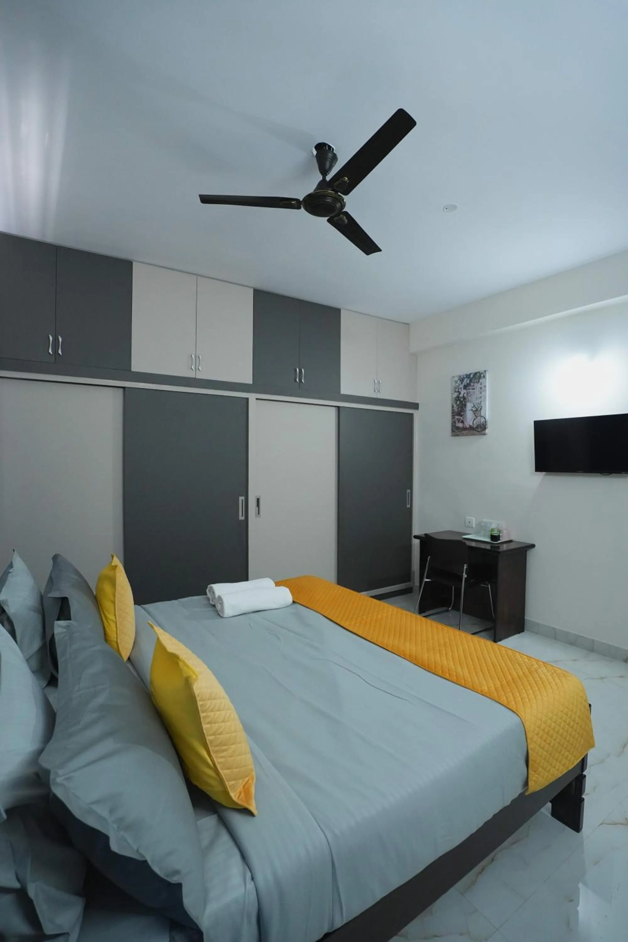 Bed in Yellow Bells Serviced Apartments Hitech City