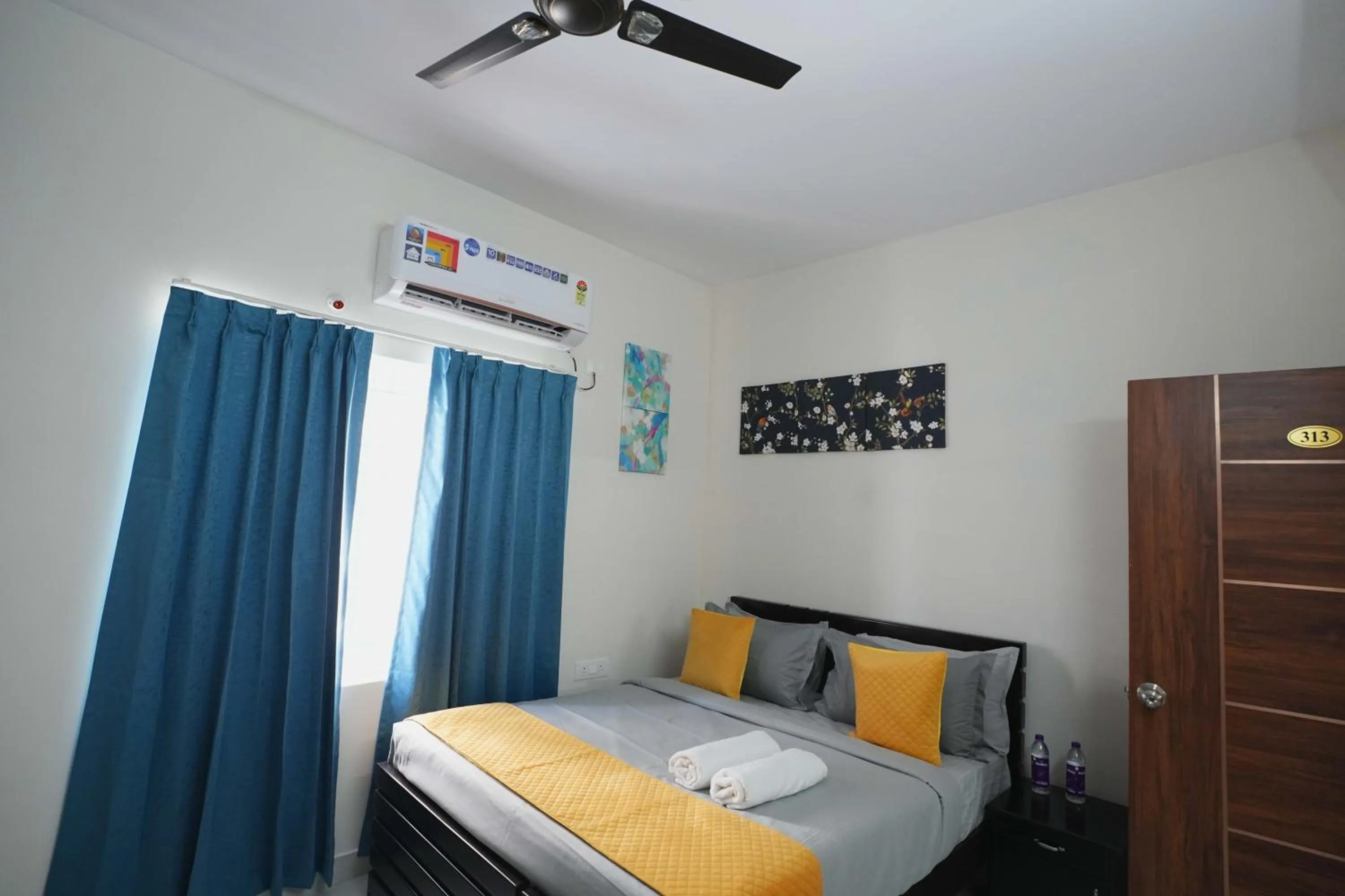 Bed in Yellow Bells Serviced Apartments Hitech City