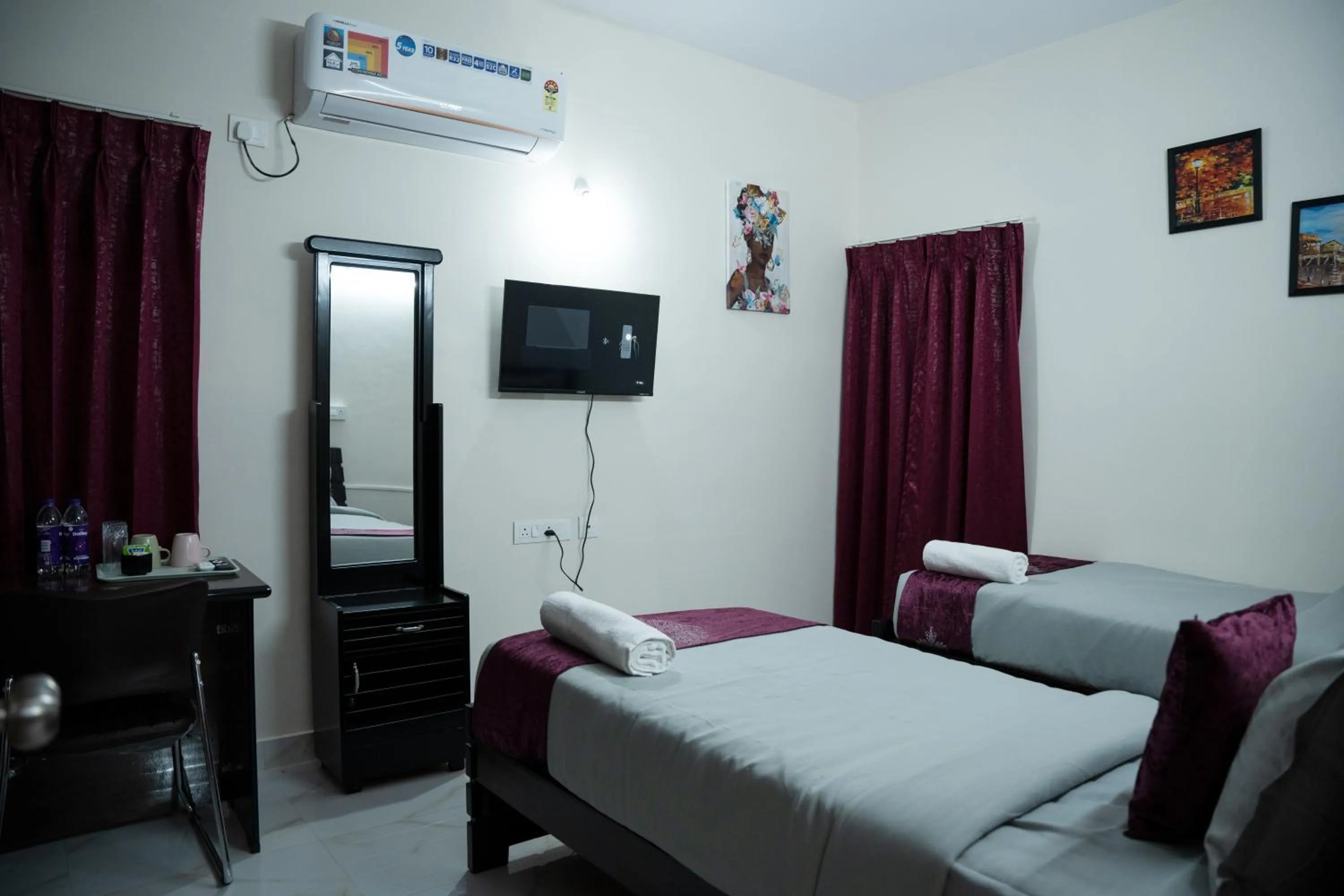 Bed in Yellow Bells Serviced Apartments Hitech City