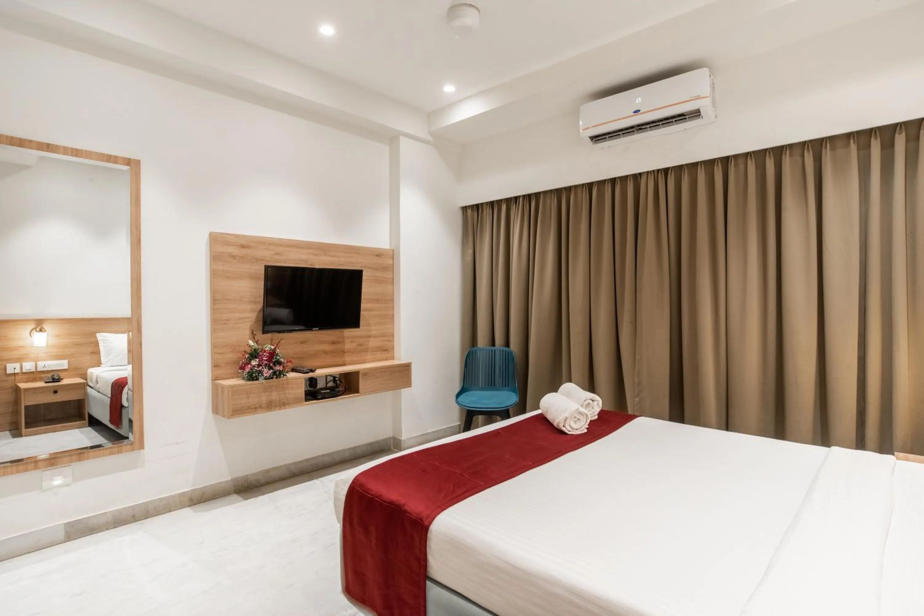 Bedroom, Bed in Royal Paris