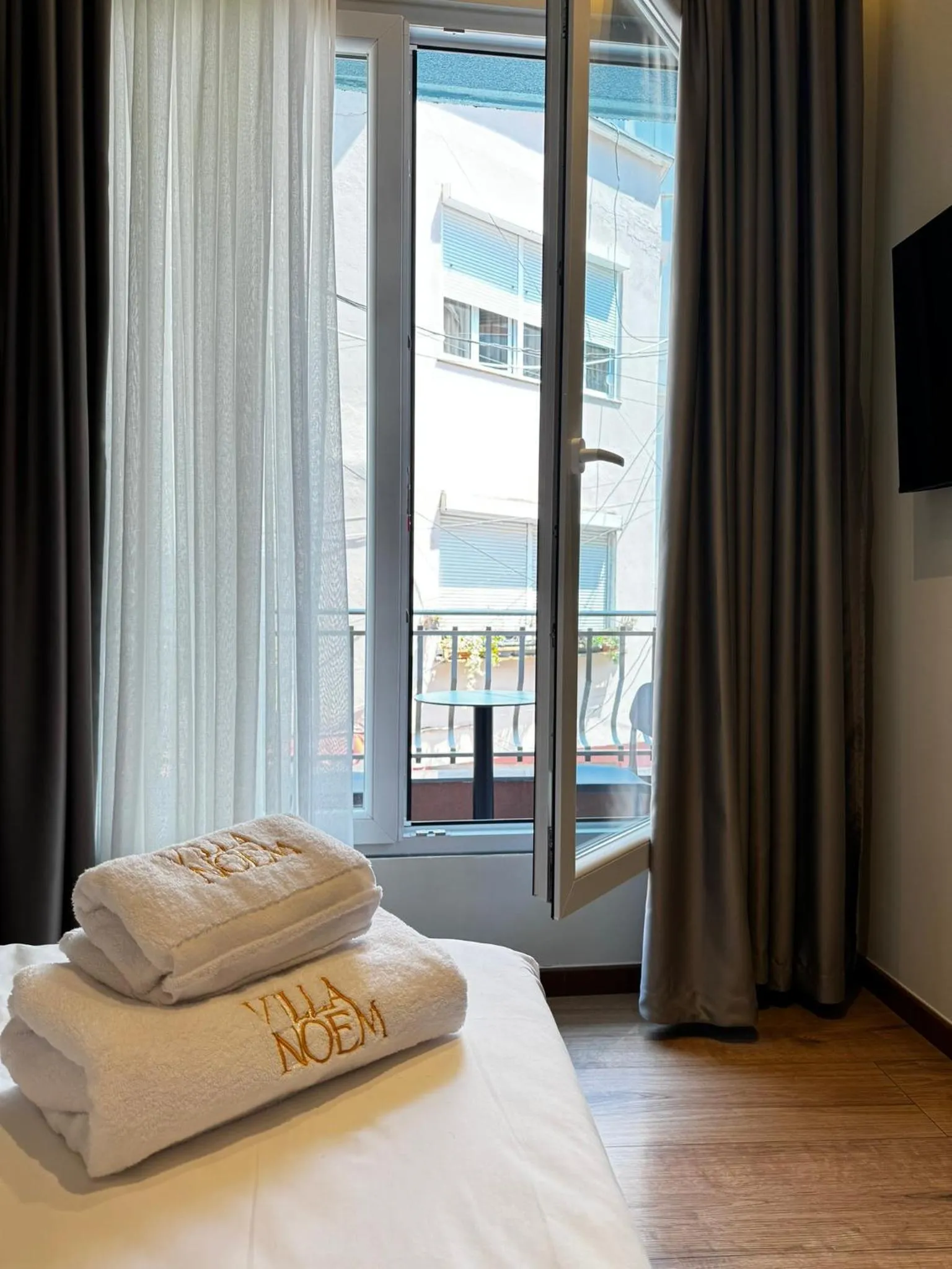 towels, Bed in Villa Noem