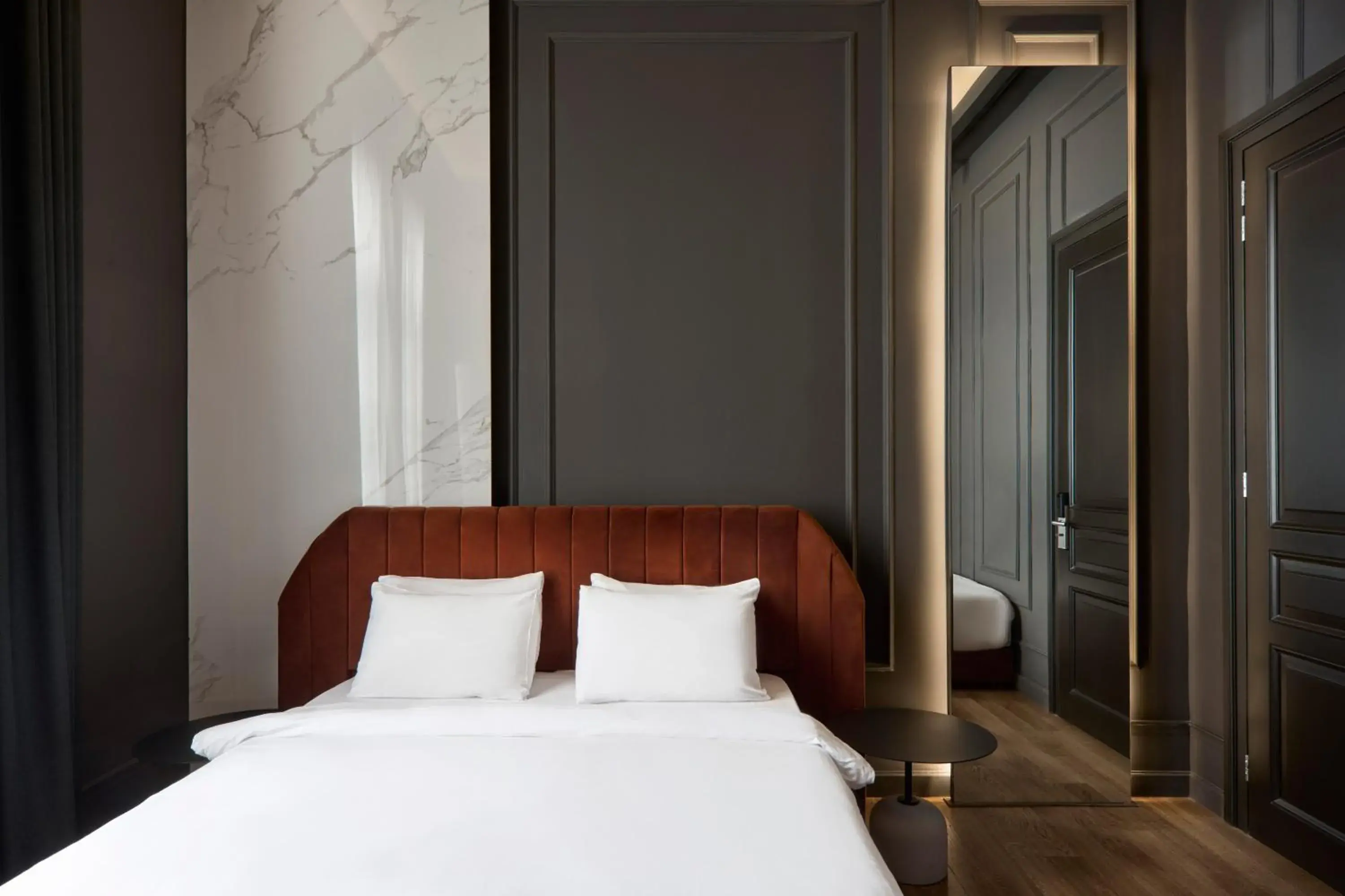 Deluxe Triple Room with Ermou View in Athens Icon Collection Deluxe Triple Room with Ermou View in Athens Icon Collection