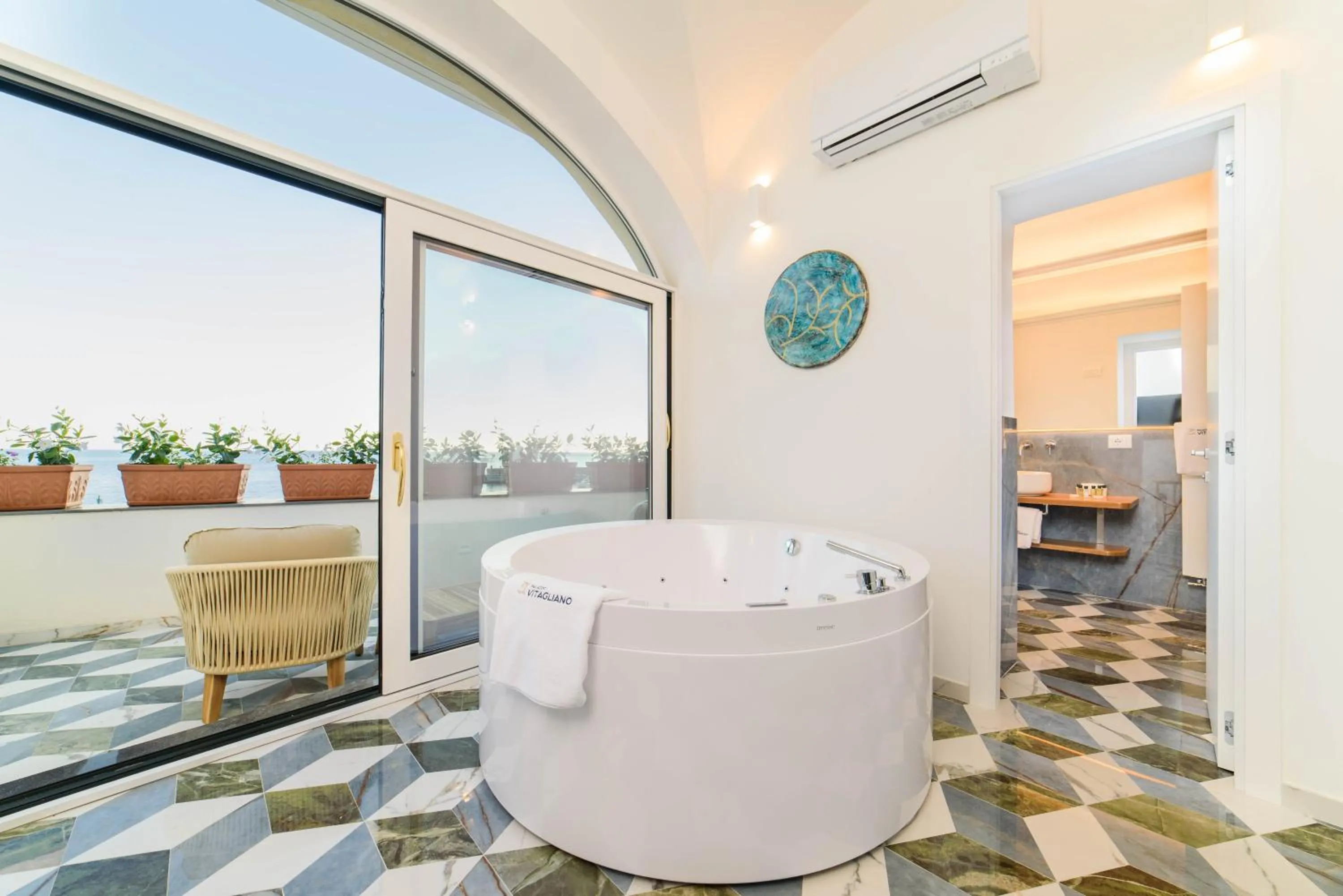 Hot Tub in Palazzo Vitagliano