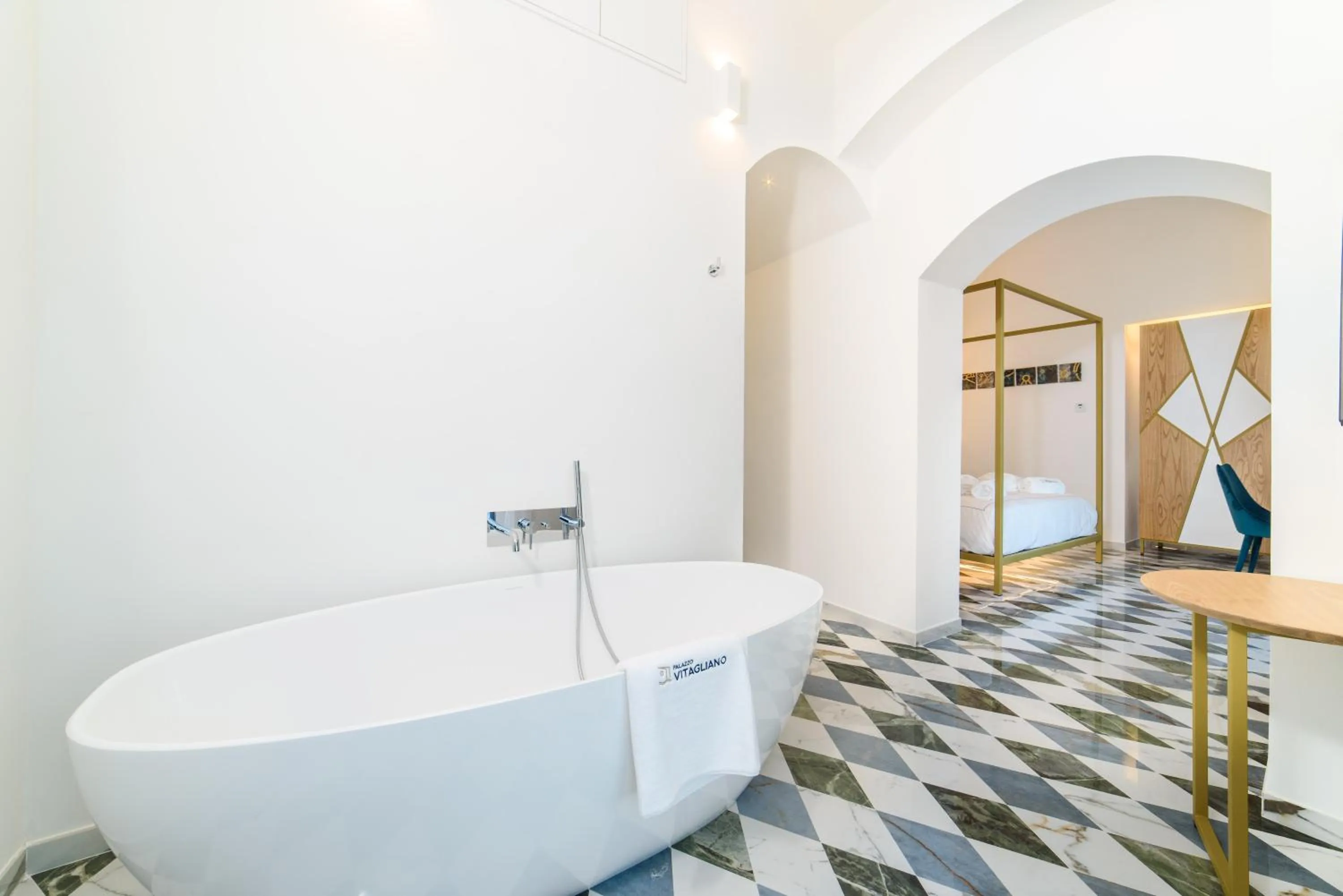 Photo of the whole room in Palazzo Vitagliano