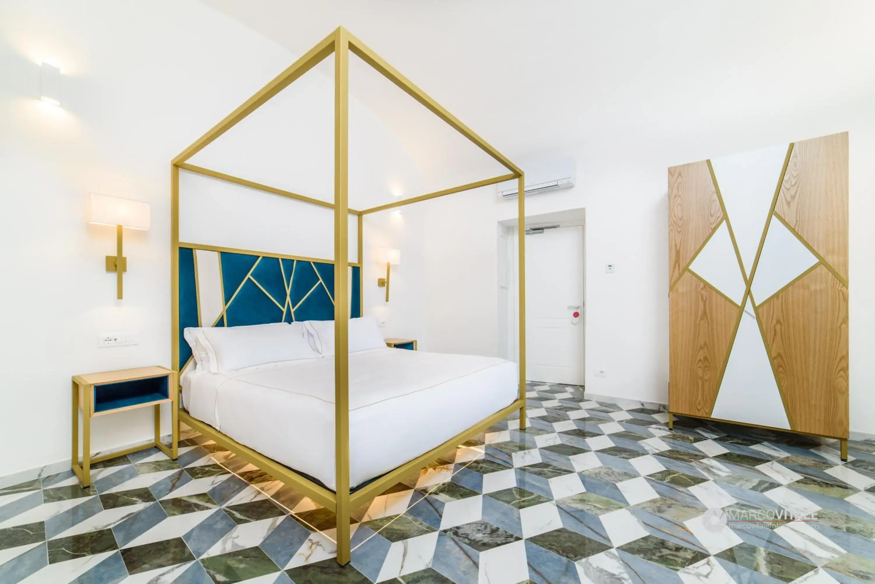 Deluxe King Room with Bath in Palazzo Vitagliano Deluxe King Room with Bath in Palazzo Vitagliano