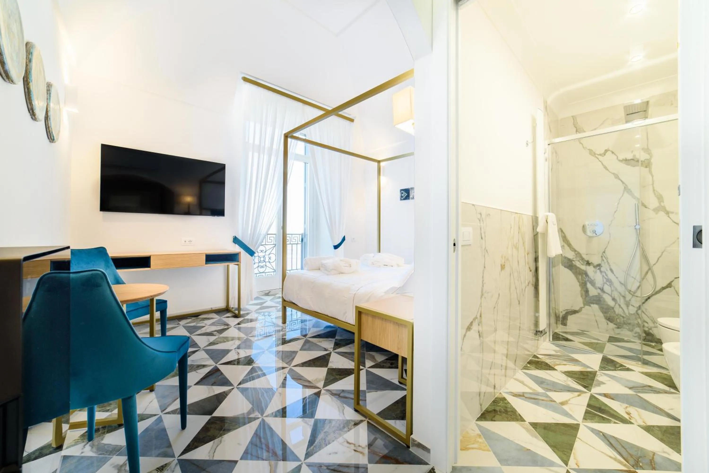 Shower in Palazzo Vitagliano