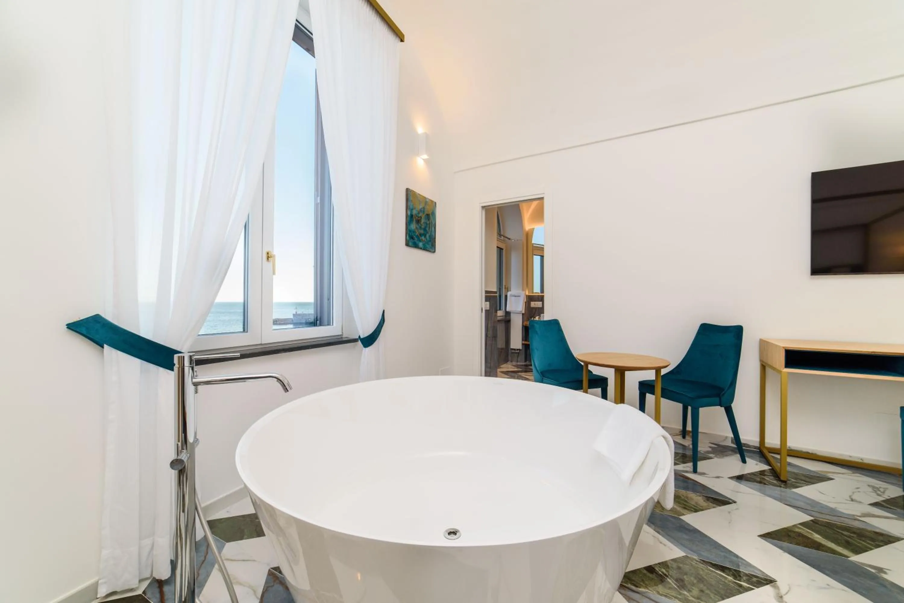 Bath in Palazzo Vitagliano