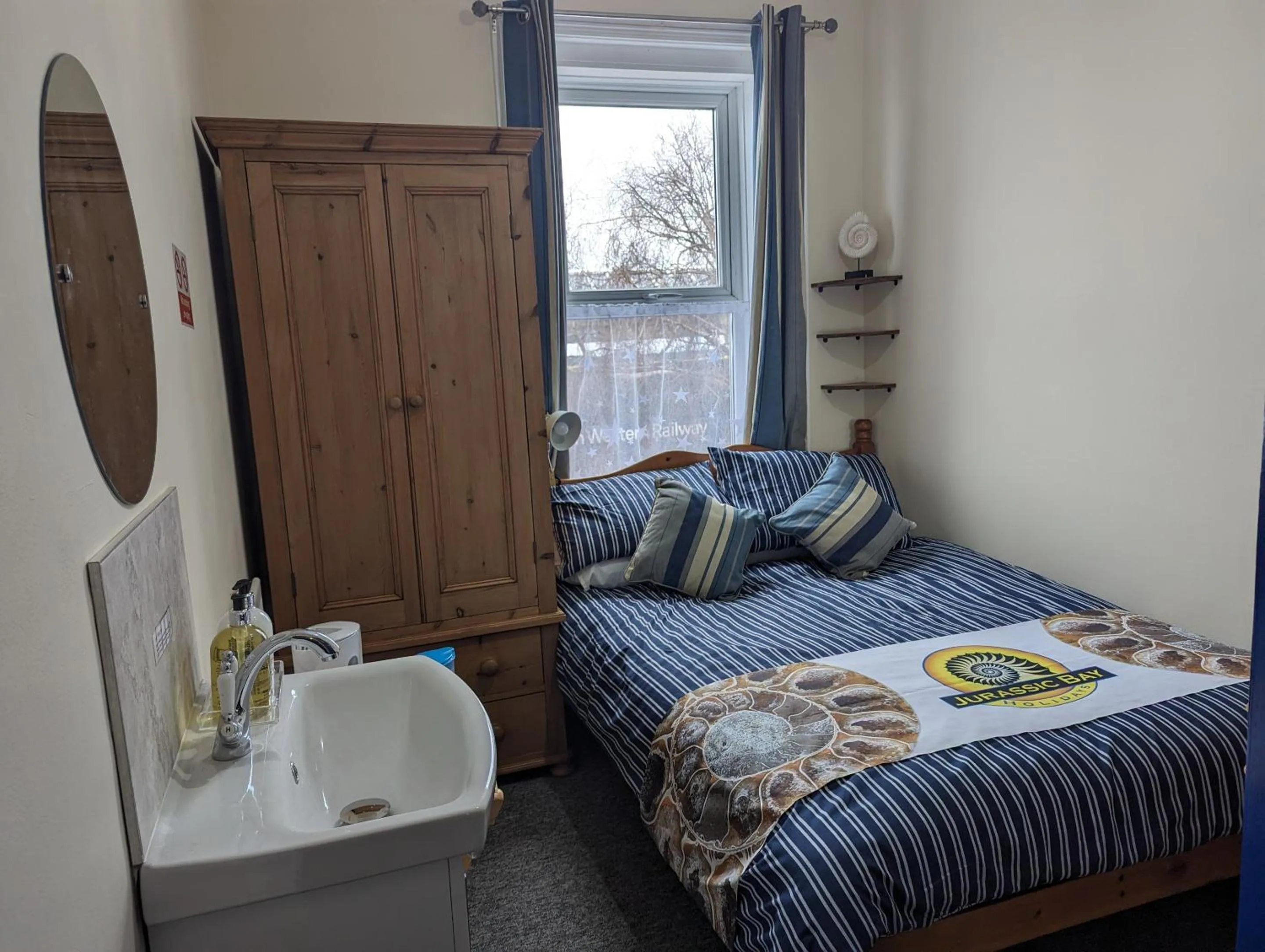 Bedroom, Bed in Jurassic Bay Holidays