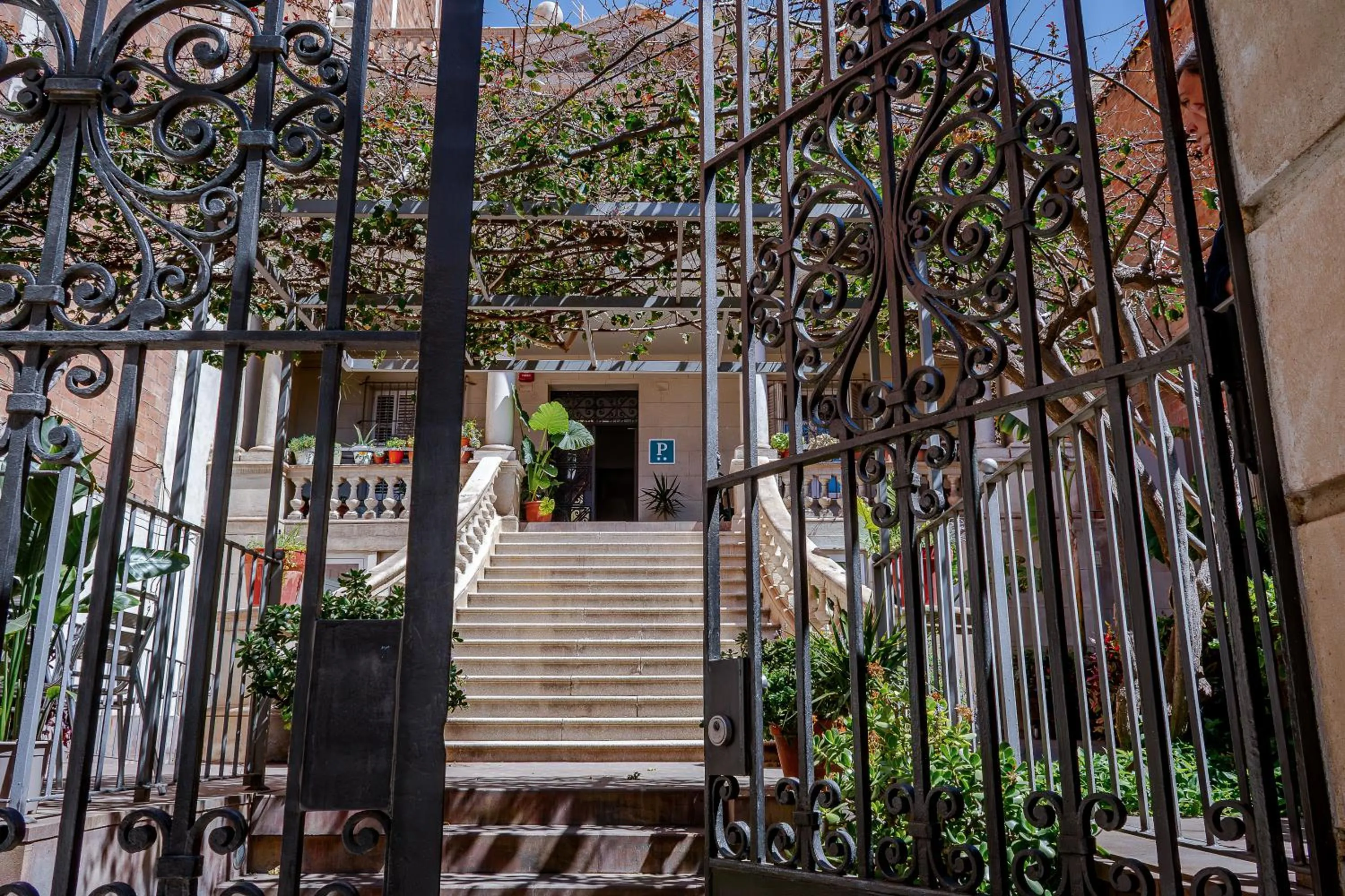 Facade/entrance in Verdi 254