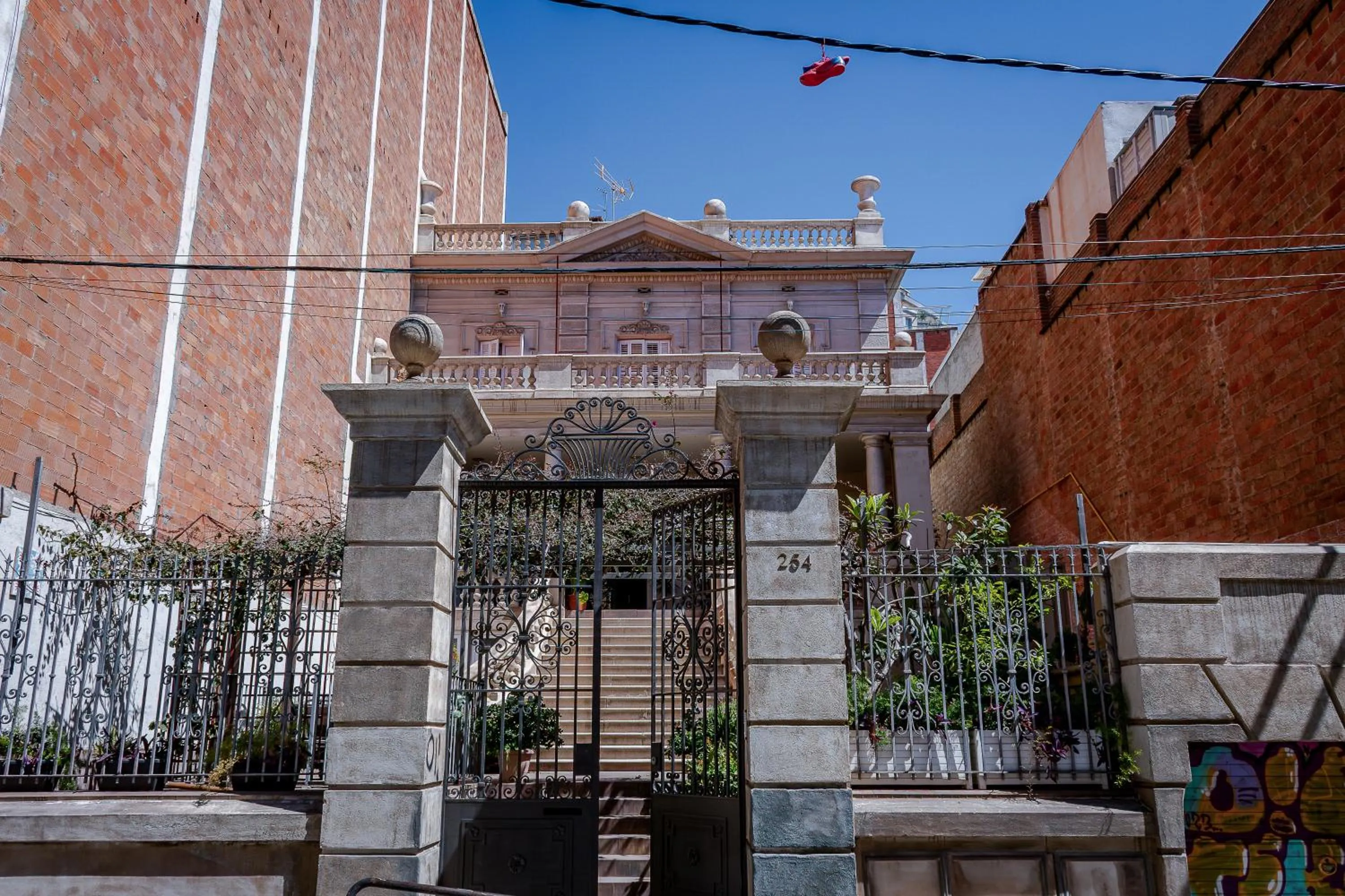 Property building in Verdi 254