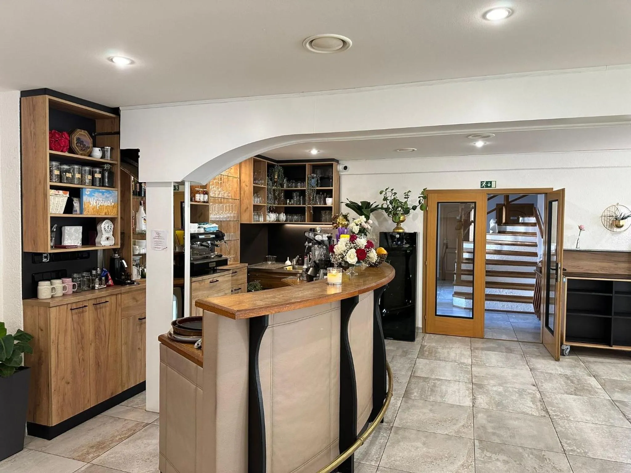 Restaurant/places to eat in Golden Golem hotel & Spa