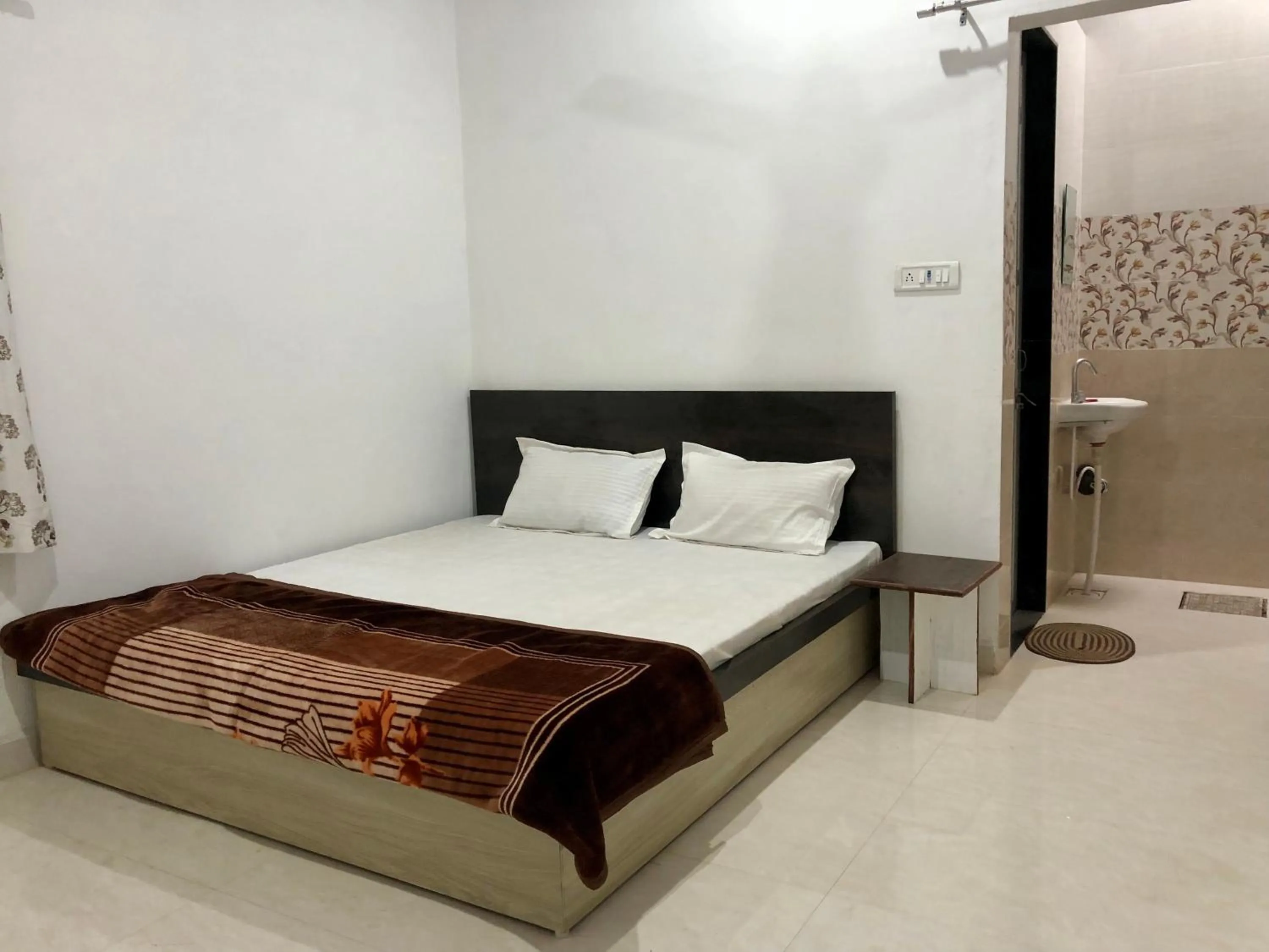 Bed in BHAI BHAI GUEST HOUSE