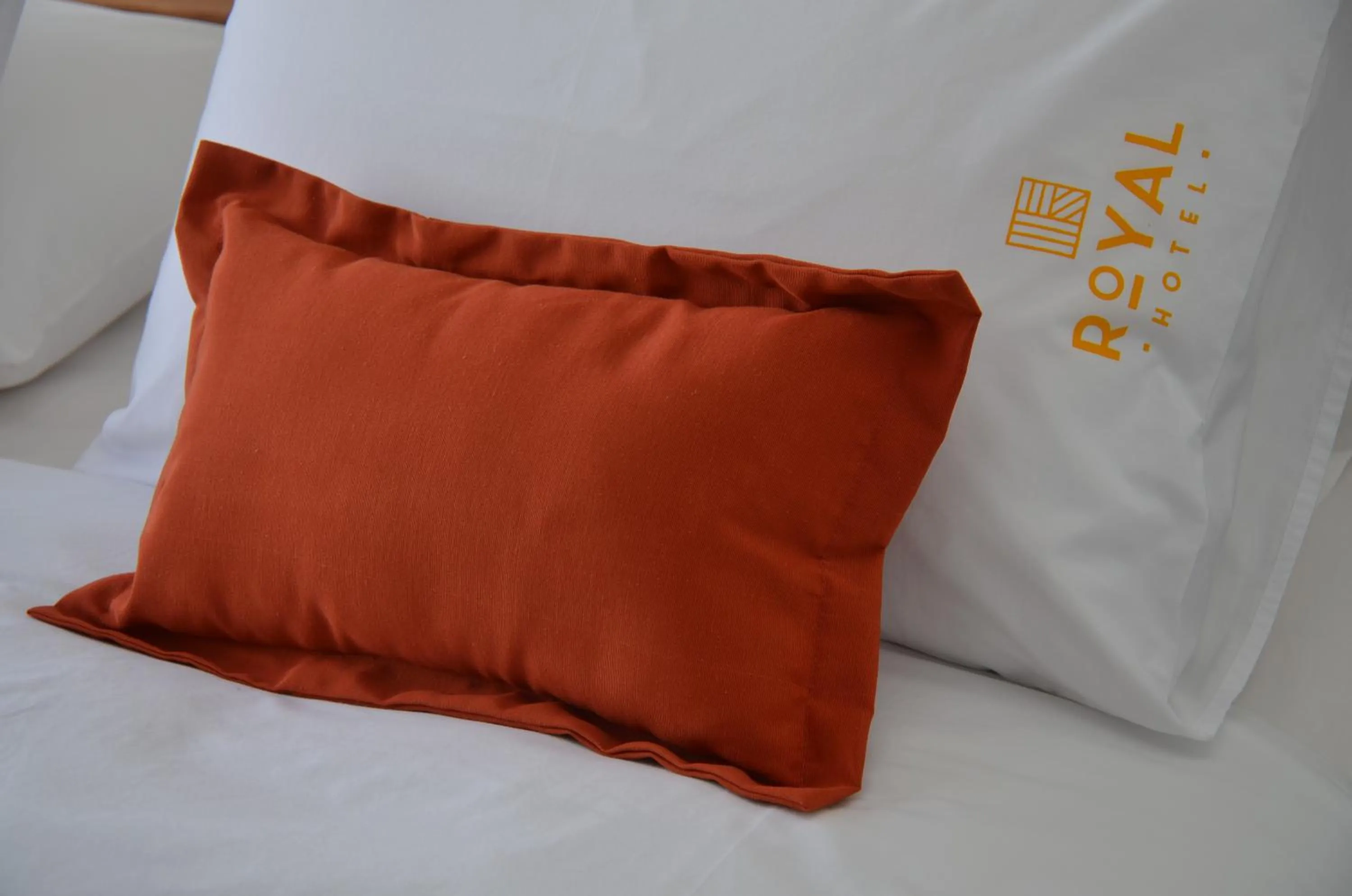 Property building, Bed in Hotel Royal