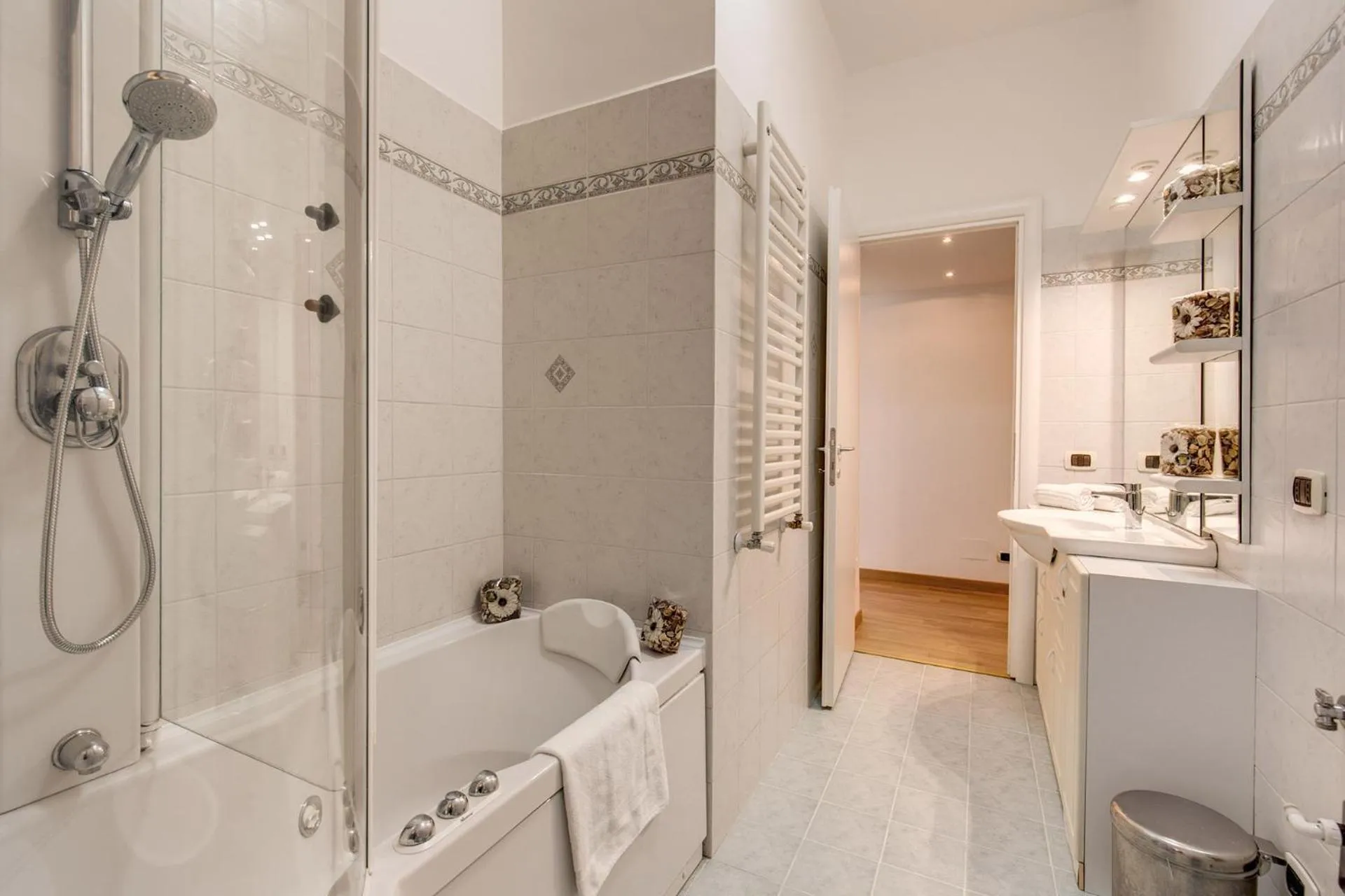 M&L Apartments - Ardesia Colosseo