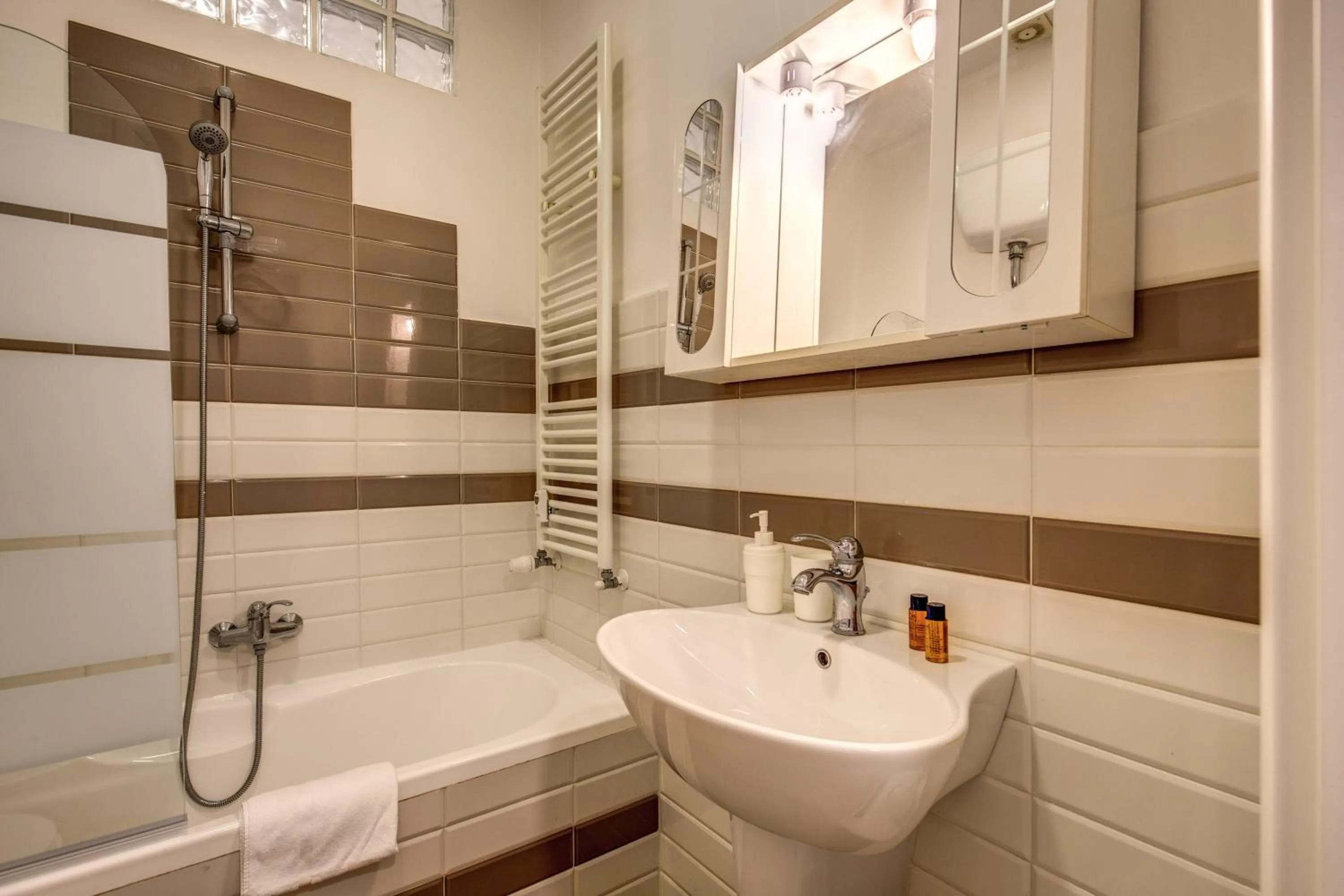 M&L Apartments - Ardesia Colosseo