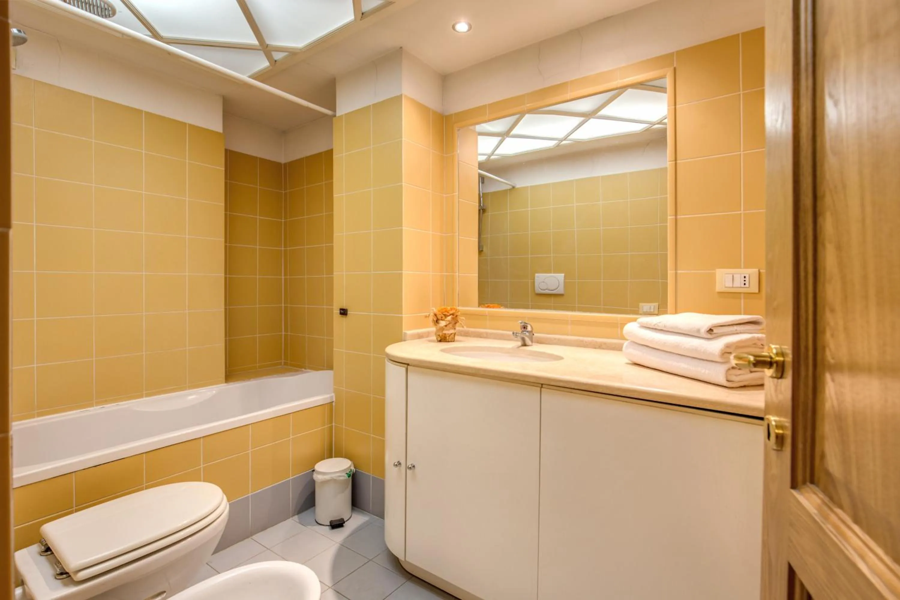 M&L Apartments - Ardesia Colosseo