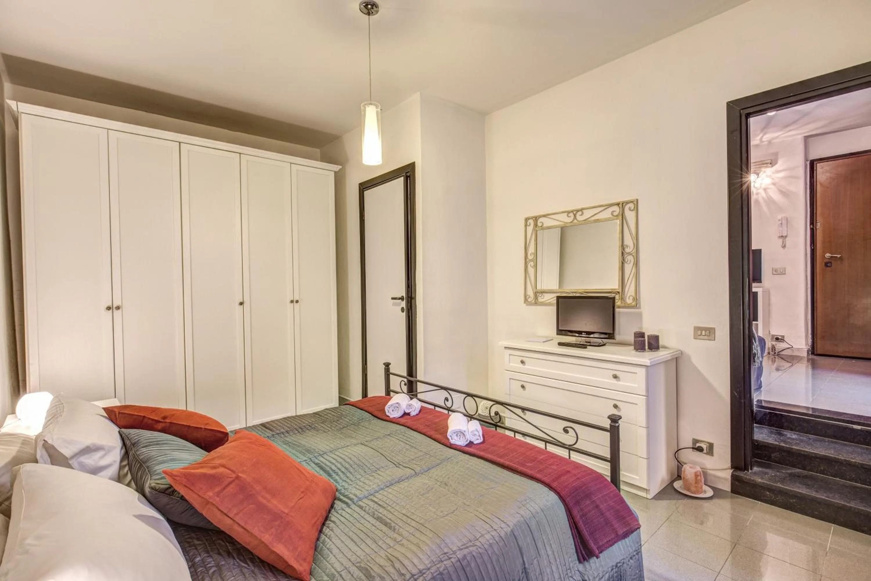 Bed in M&L Apartments - Ardesia Colosseo