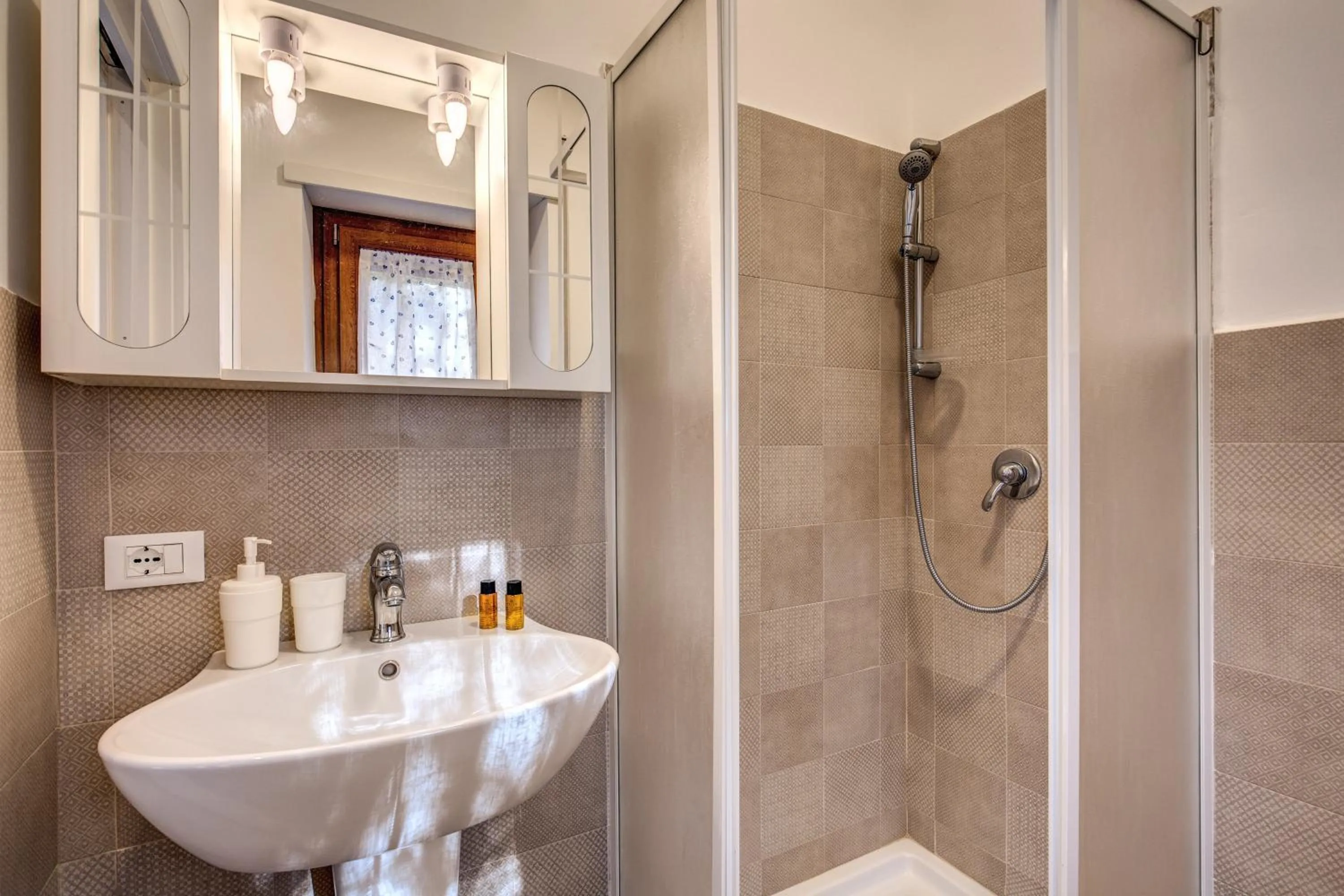 M&L Apartments - Ardesia Colosseo