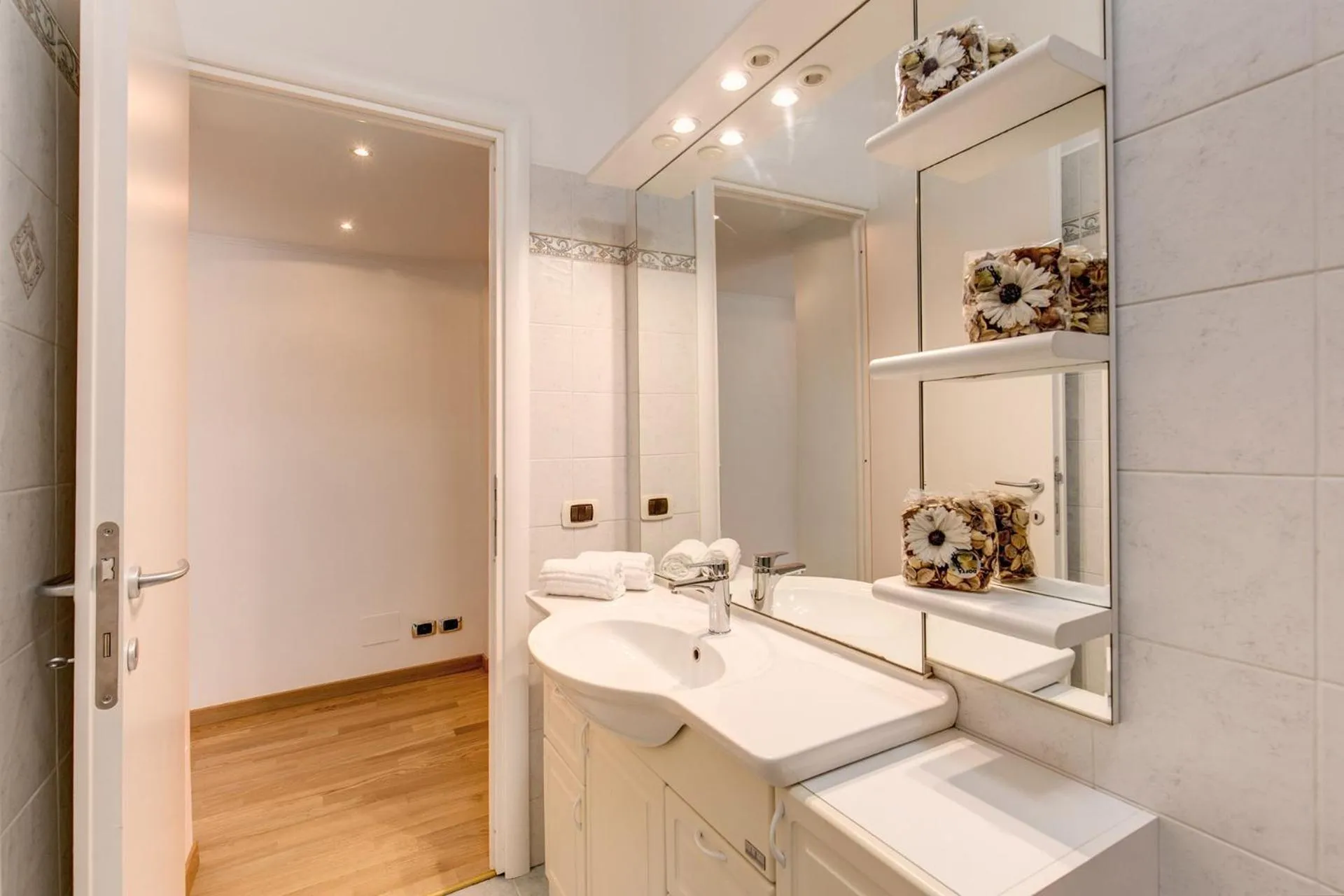 M&L Apartments - Ardesia Colosseo