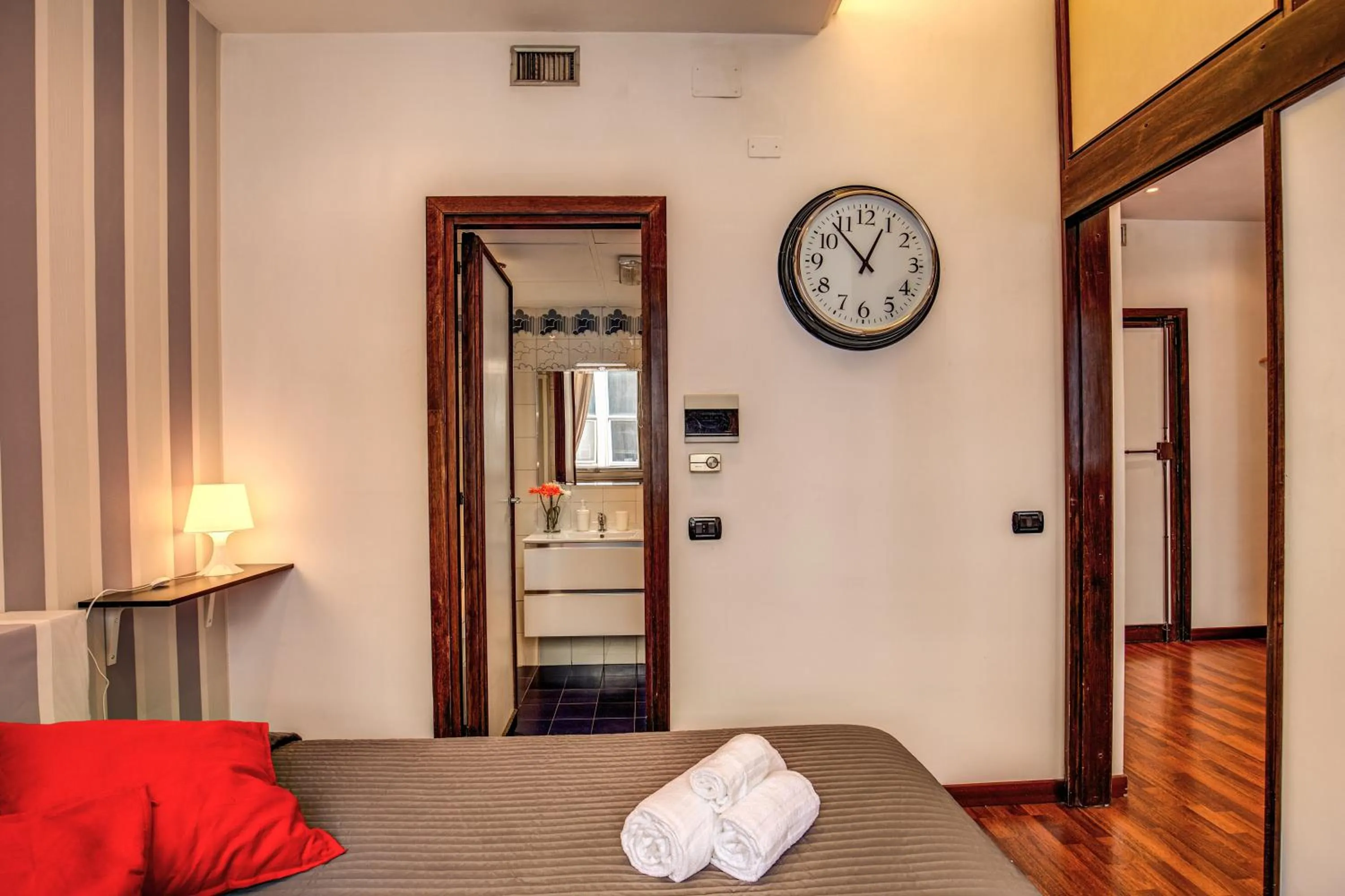 Bed in M&L Apartments - Ardesia Colosseo