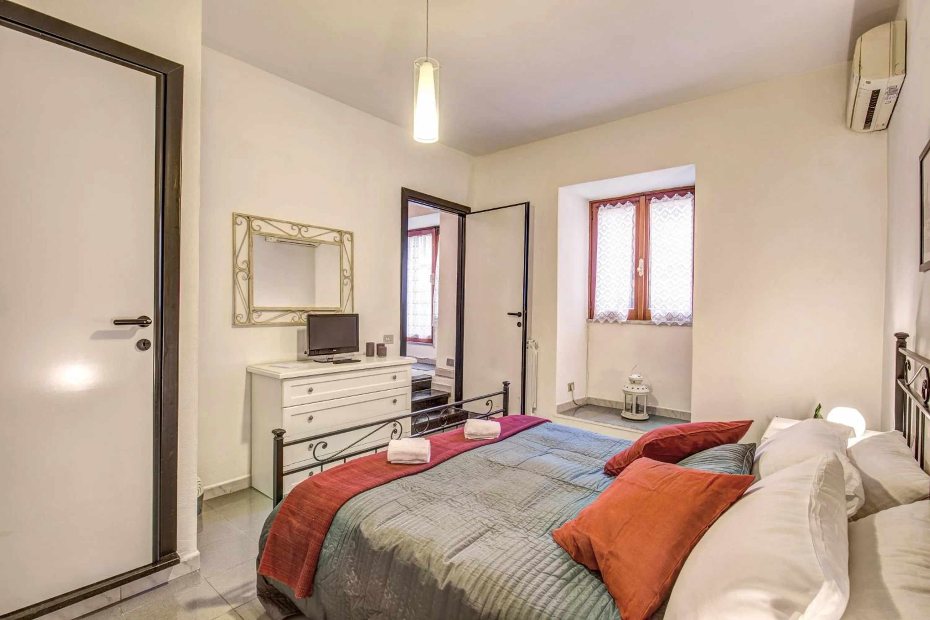 Bed in M&L Apartments - Ardesia Colosseo