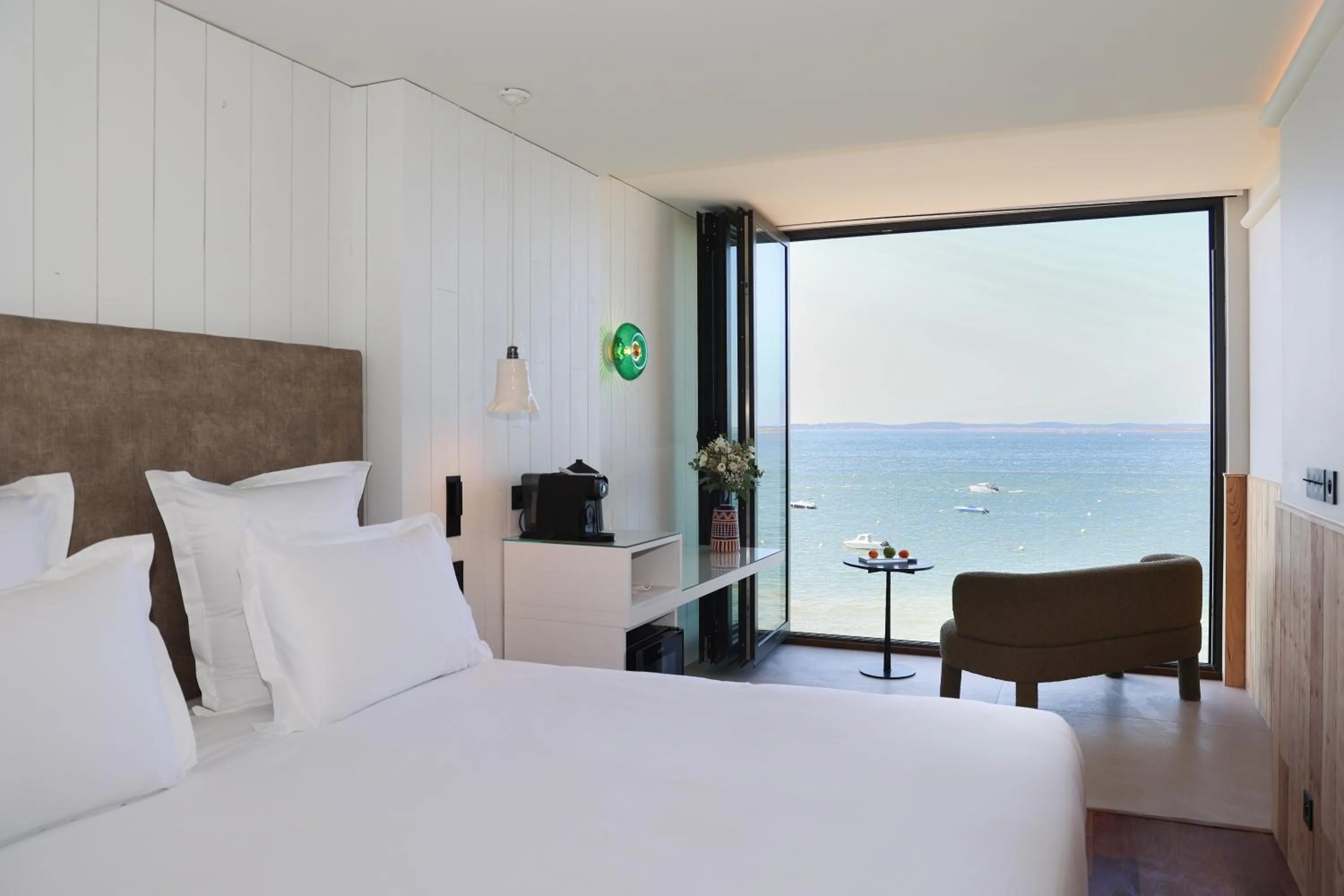 Bed in Les Vagues Hotel & Spa