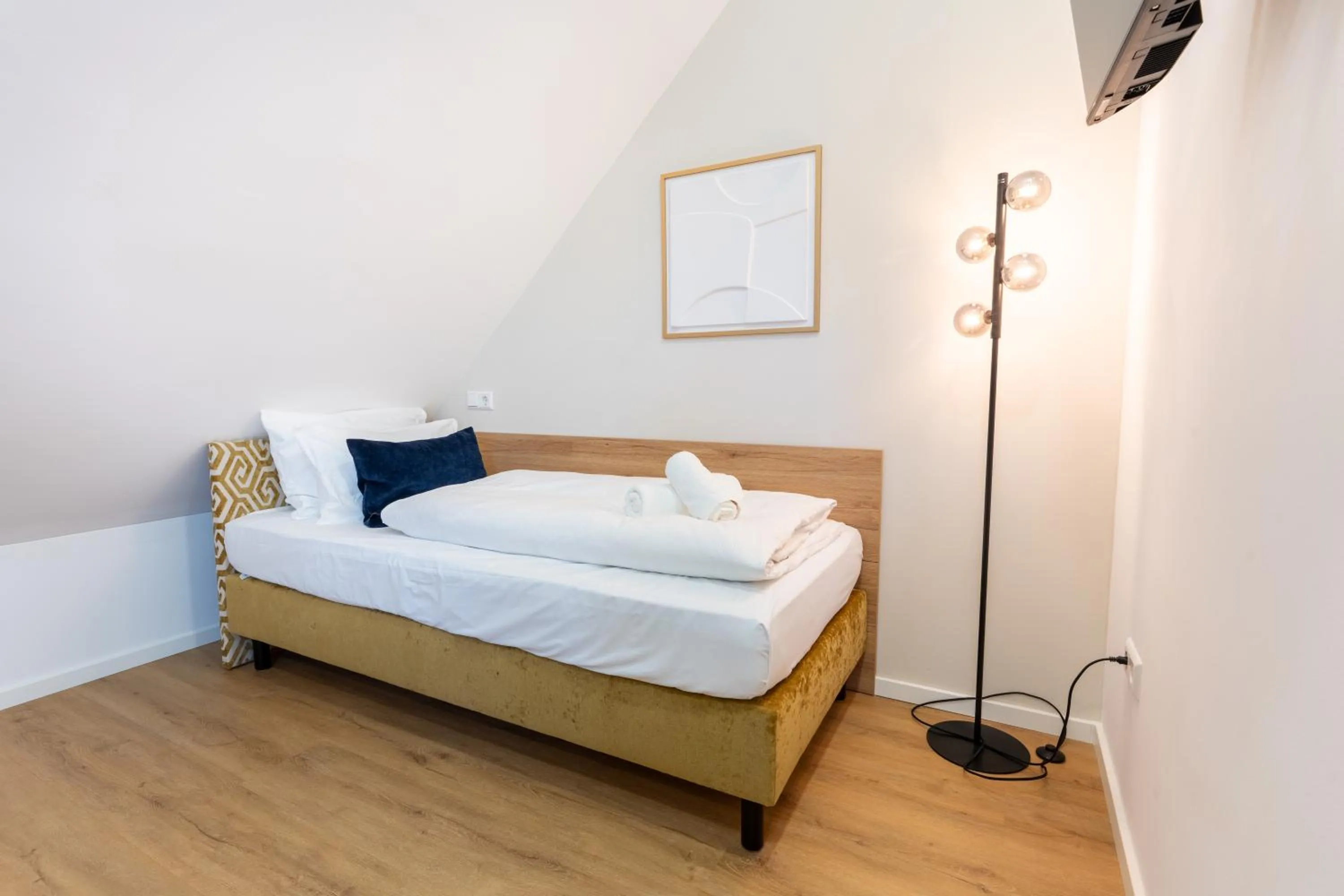 Bed in Chérisy Hotel Konstanz - Self Check-in Only