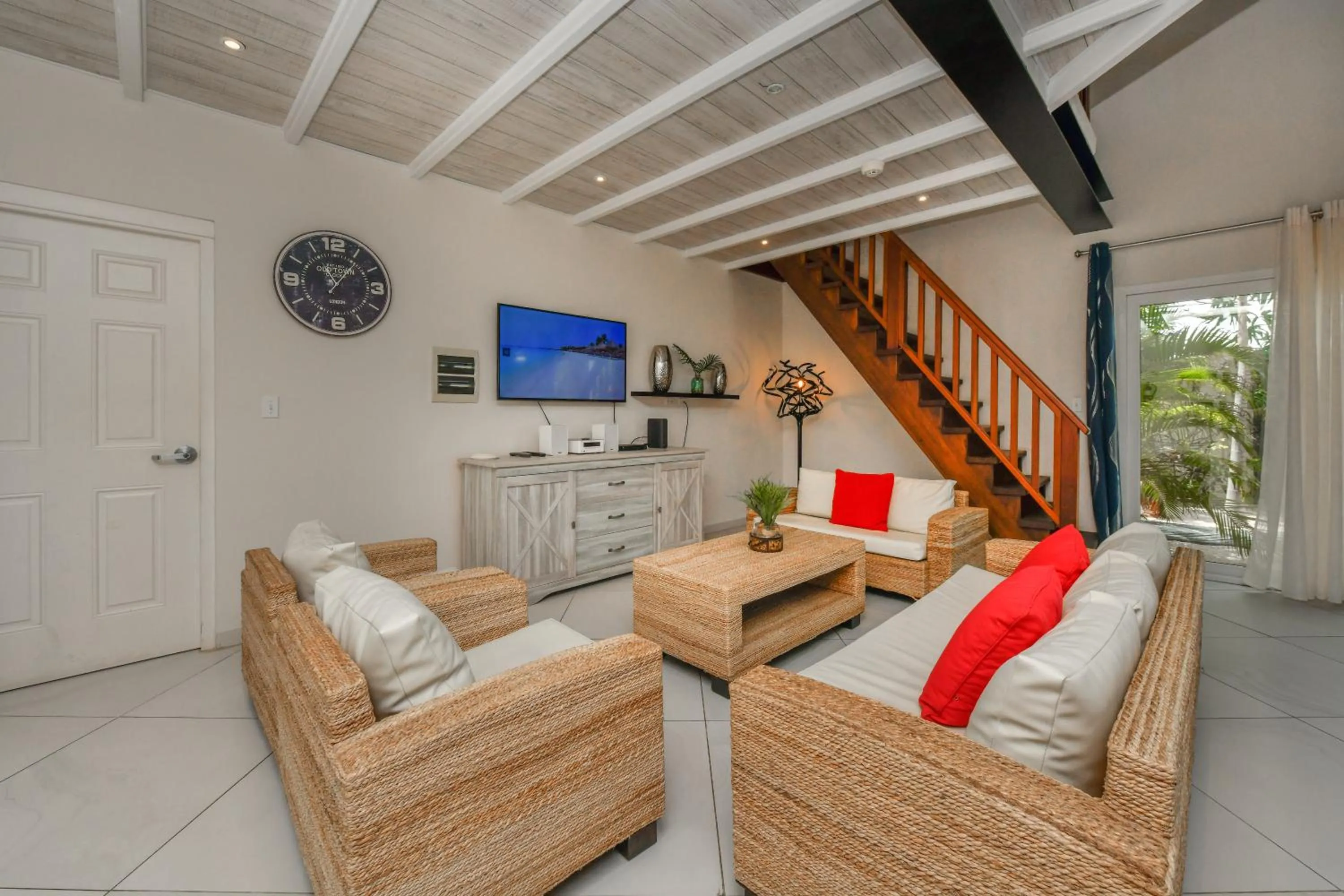 TV and multimedia in Boutique Hotel Swiss Paradise Aruba Villas and Suites