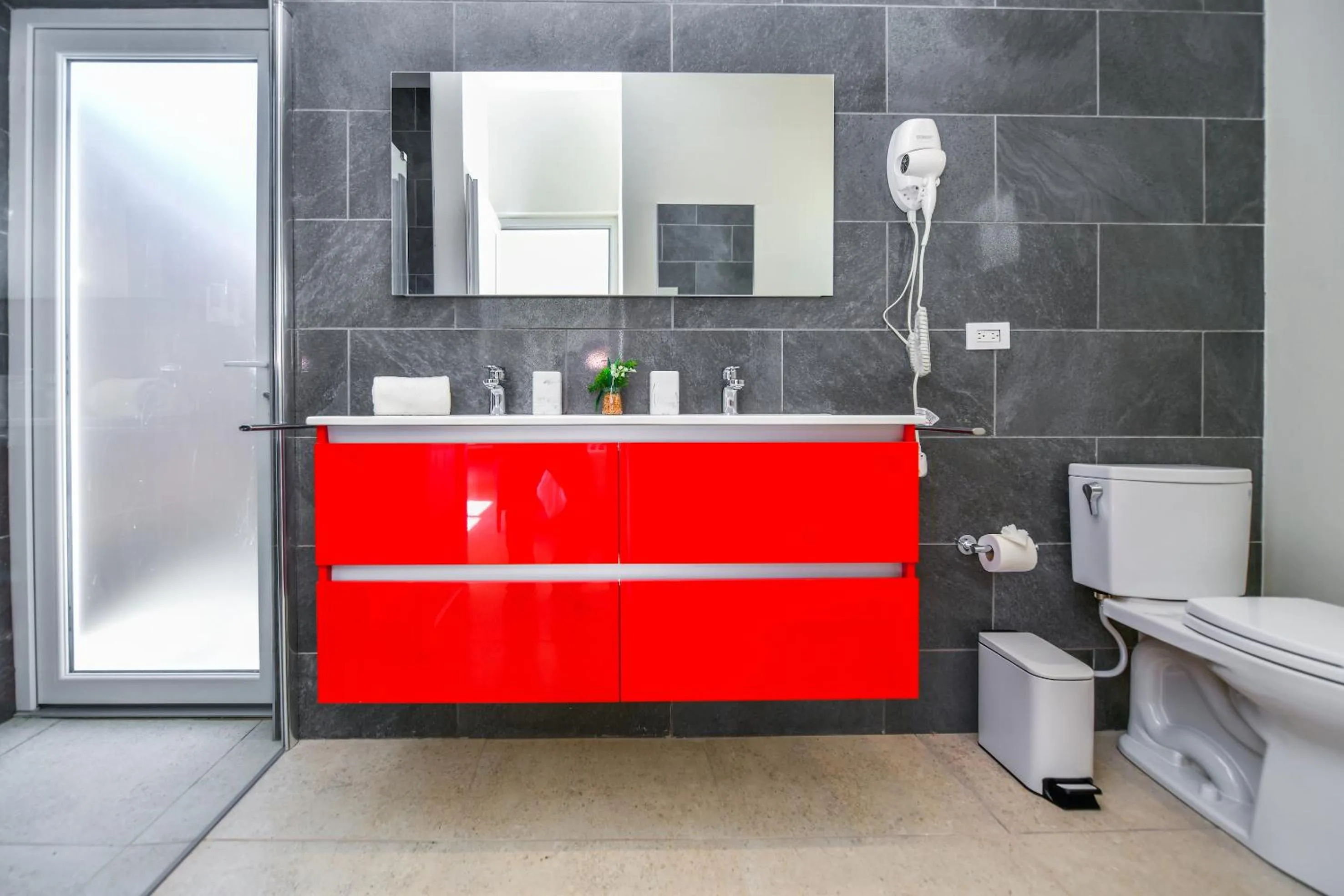 Shower in Boutique Hotel Swiss Paradise Aruba Villas and Suites