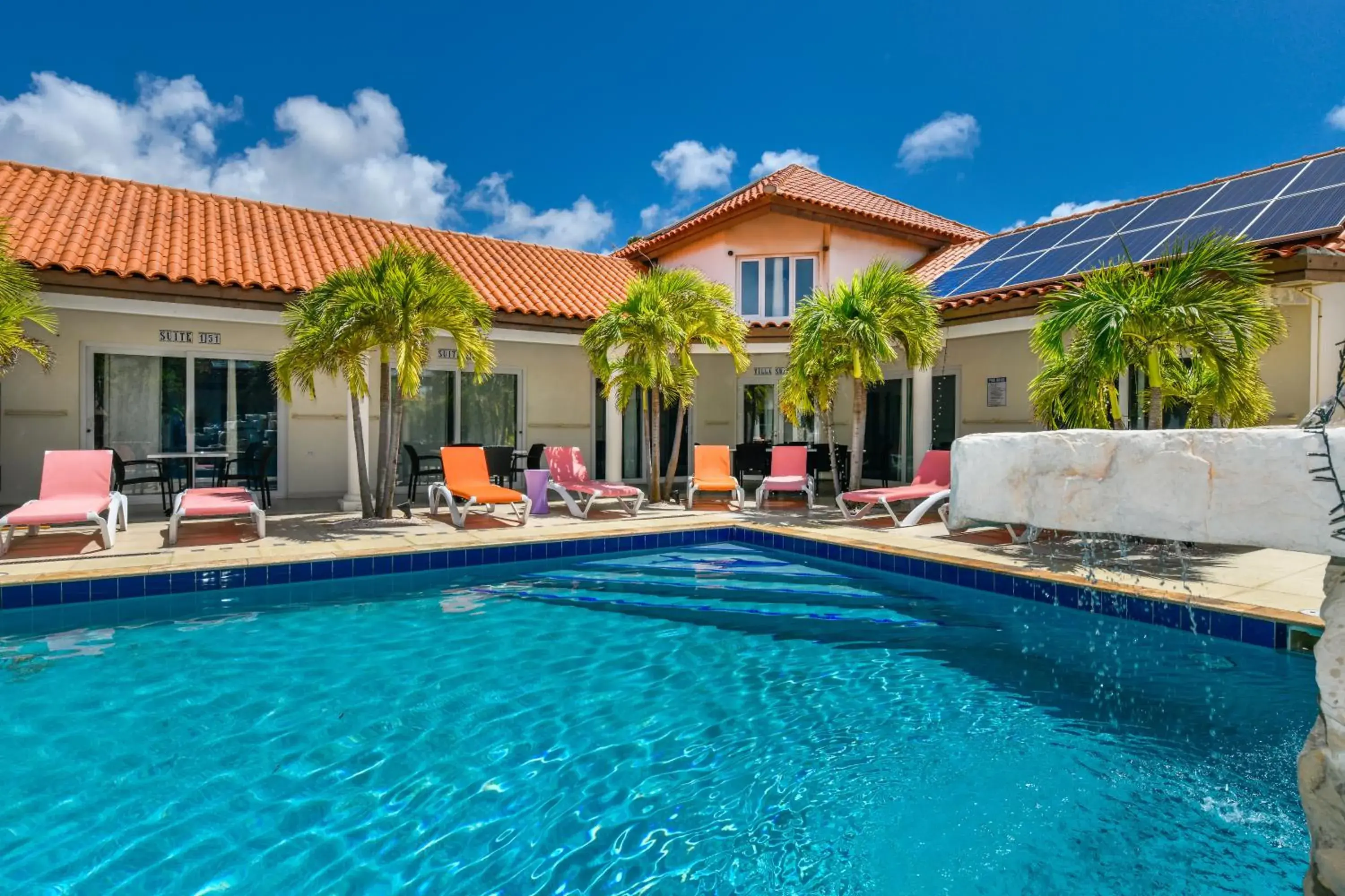 Pool side Villa 3 with private Garden Hot Tub XXL in Boutique Hotel Swiss Paradise Aruba Villas and Suites Pool side Villa 3 with private Garden Hot Tub XXL in Boutique Hotel Swiss Paradise Aruba Villas and Suites