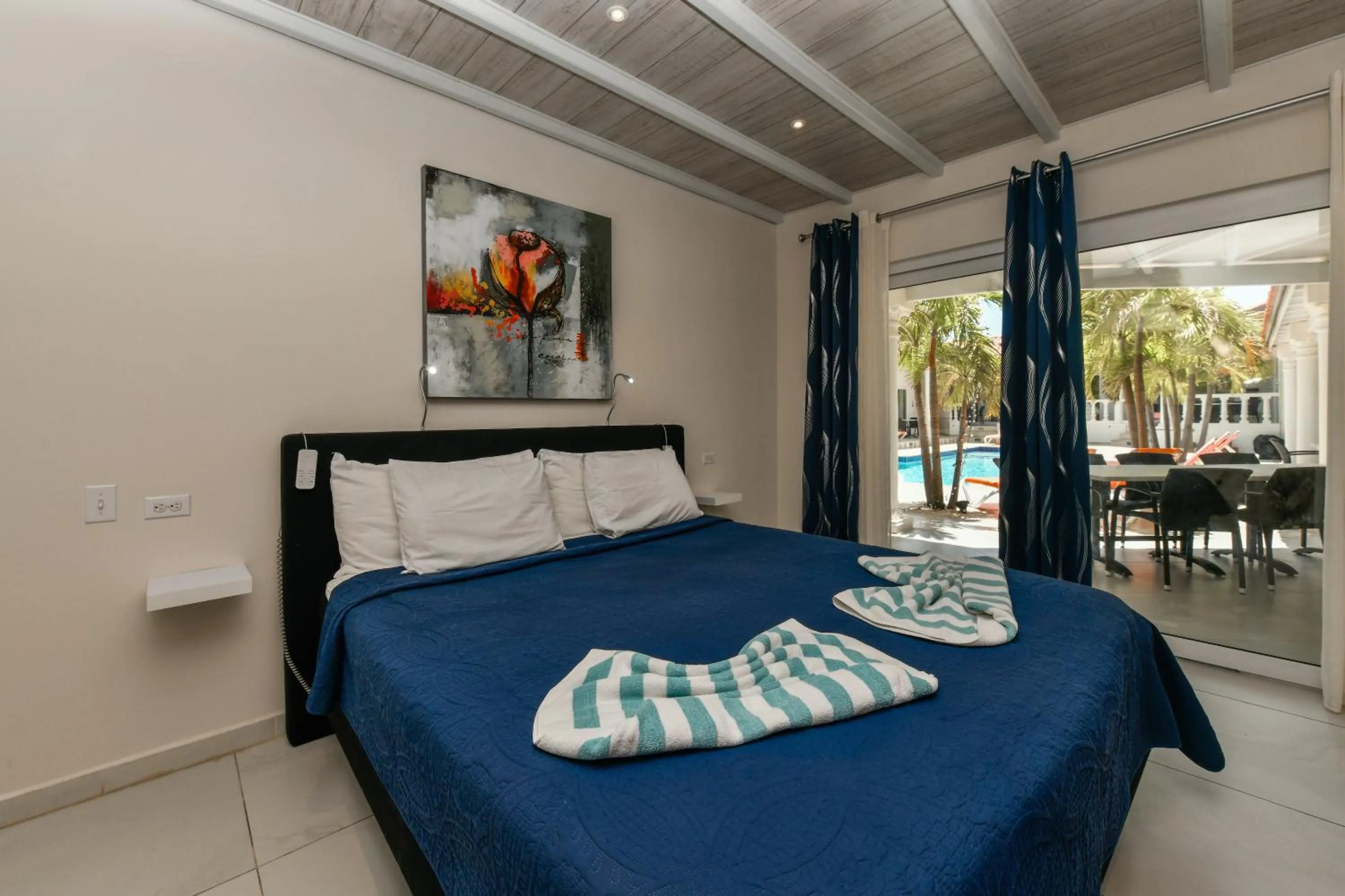 Bed in Boutique Hotel Swiss Paradise Aruba Villas and Suites